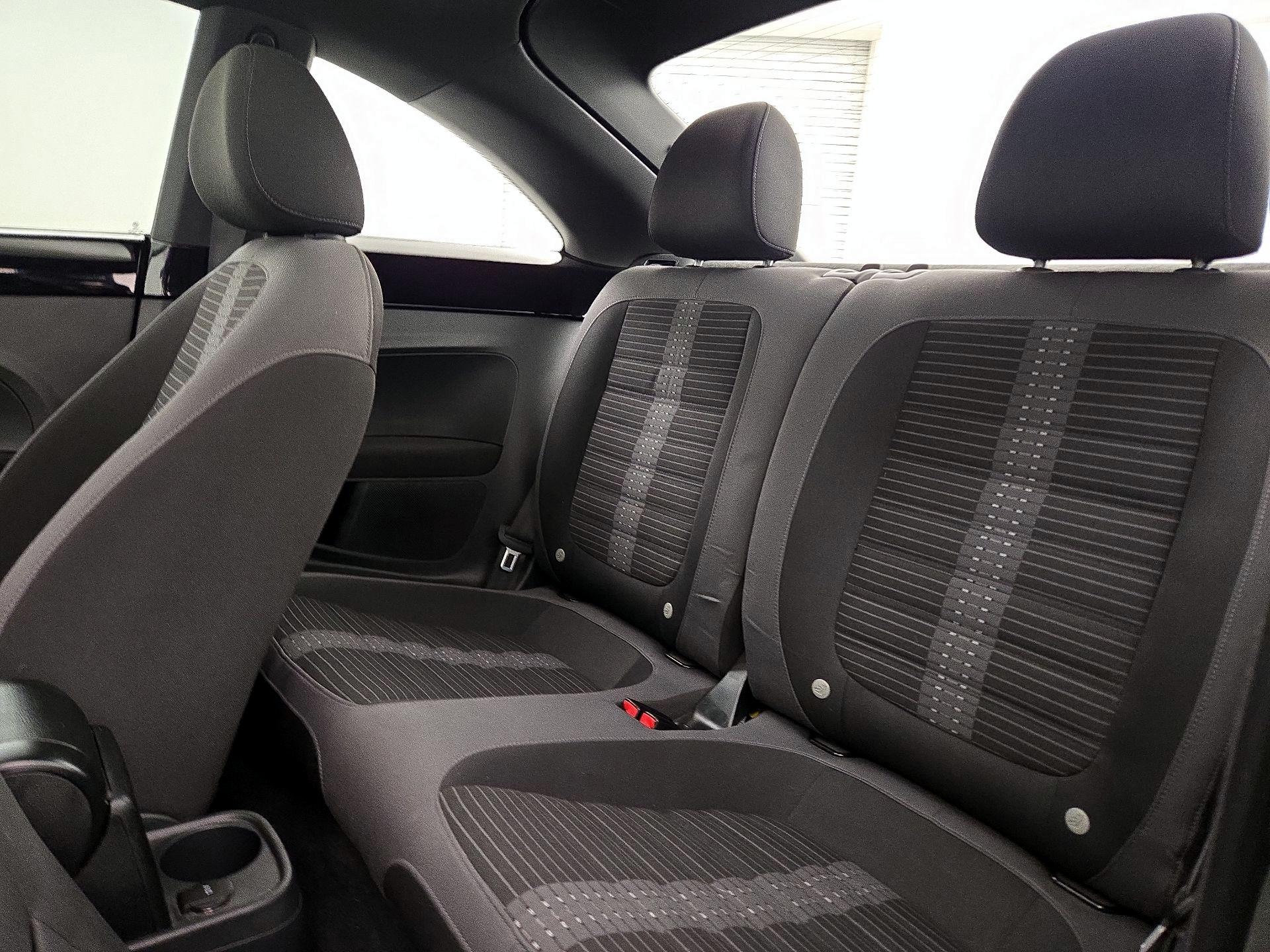 Thumbnail: 2014 Volkswagen Beetle - 19