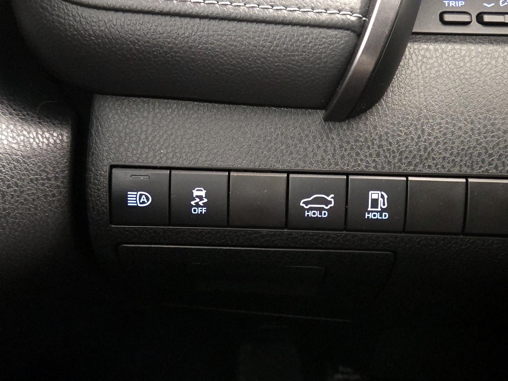 Thumbnail: 2020 Toyota Camry - 13