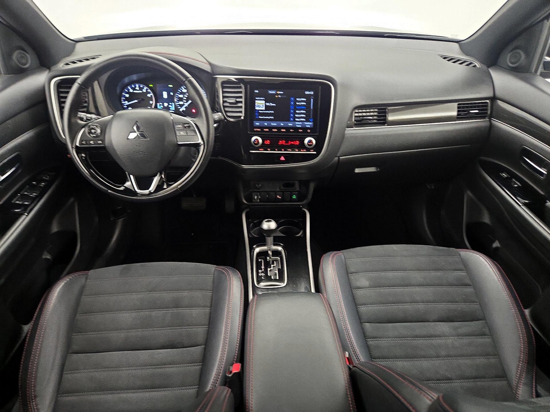 Thumbnail: 2020 Mitsubishi Outlander - 9
