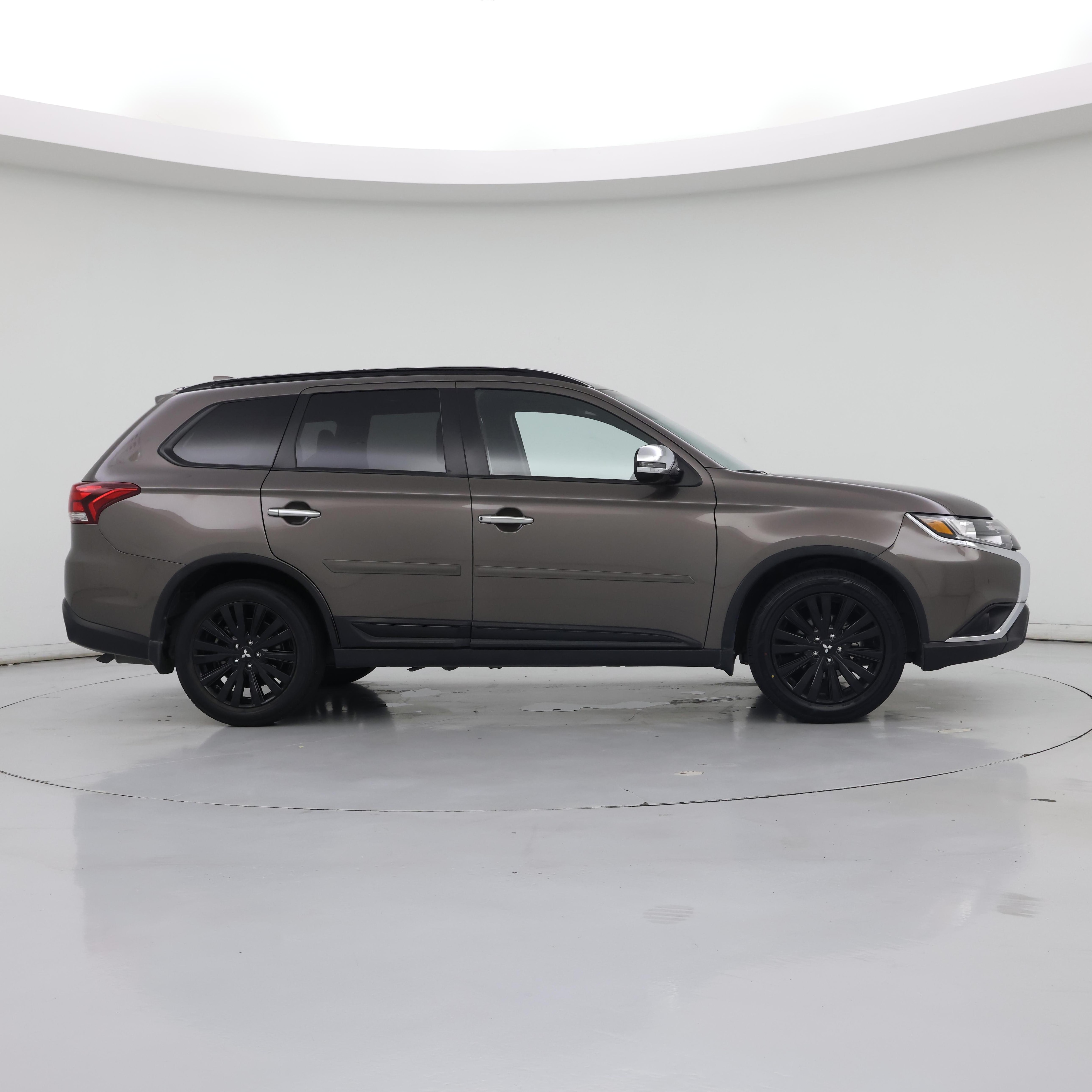 Thumbnail: 2020 Mitsubishi Outlander - 7