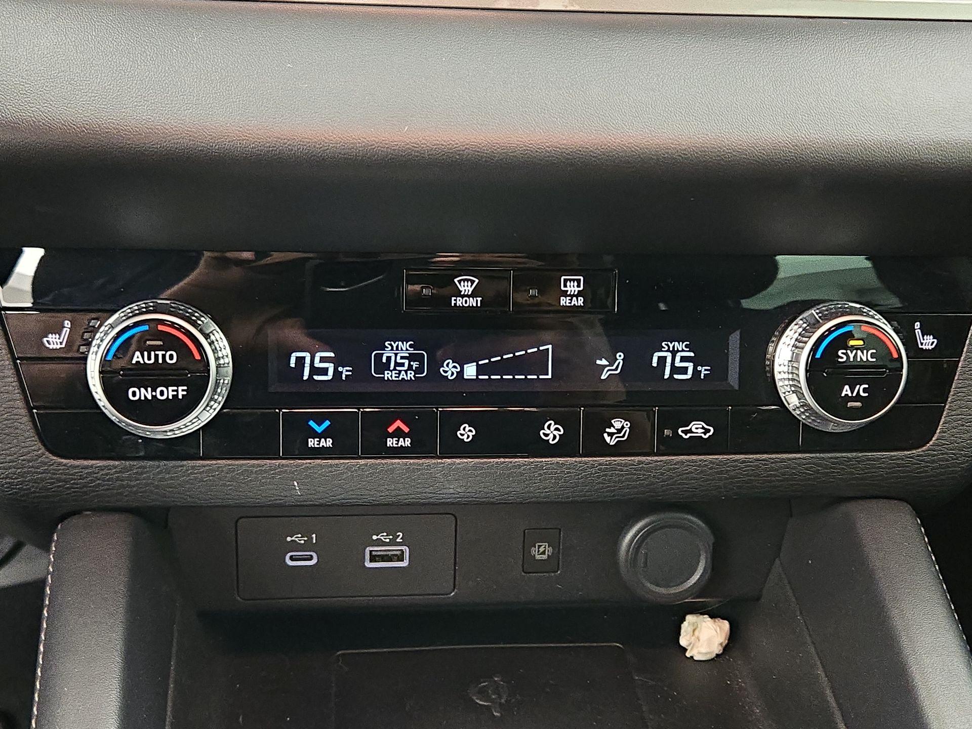 Thumbnail: 2023 Mitsubishi Outlander - 17