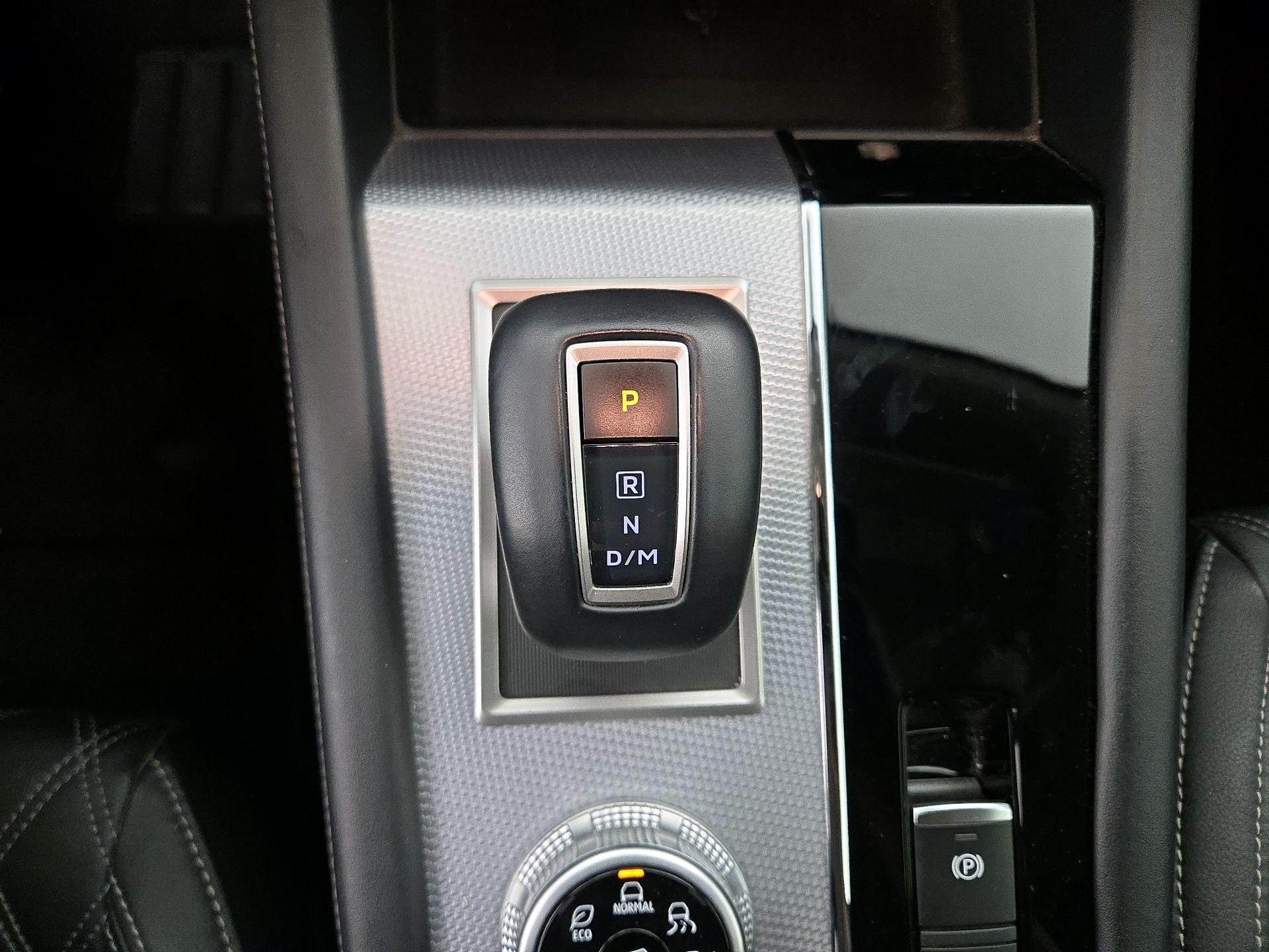 Thumbnail: 2023 Mitsubishi Outlander - 18