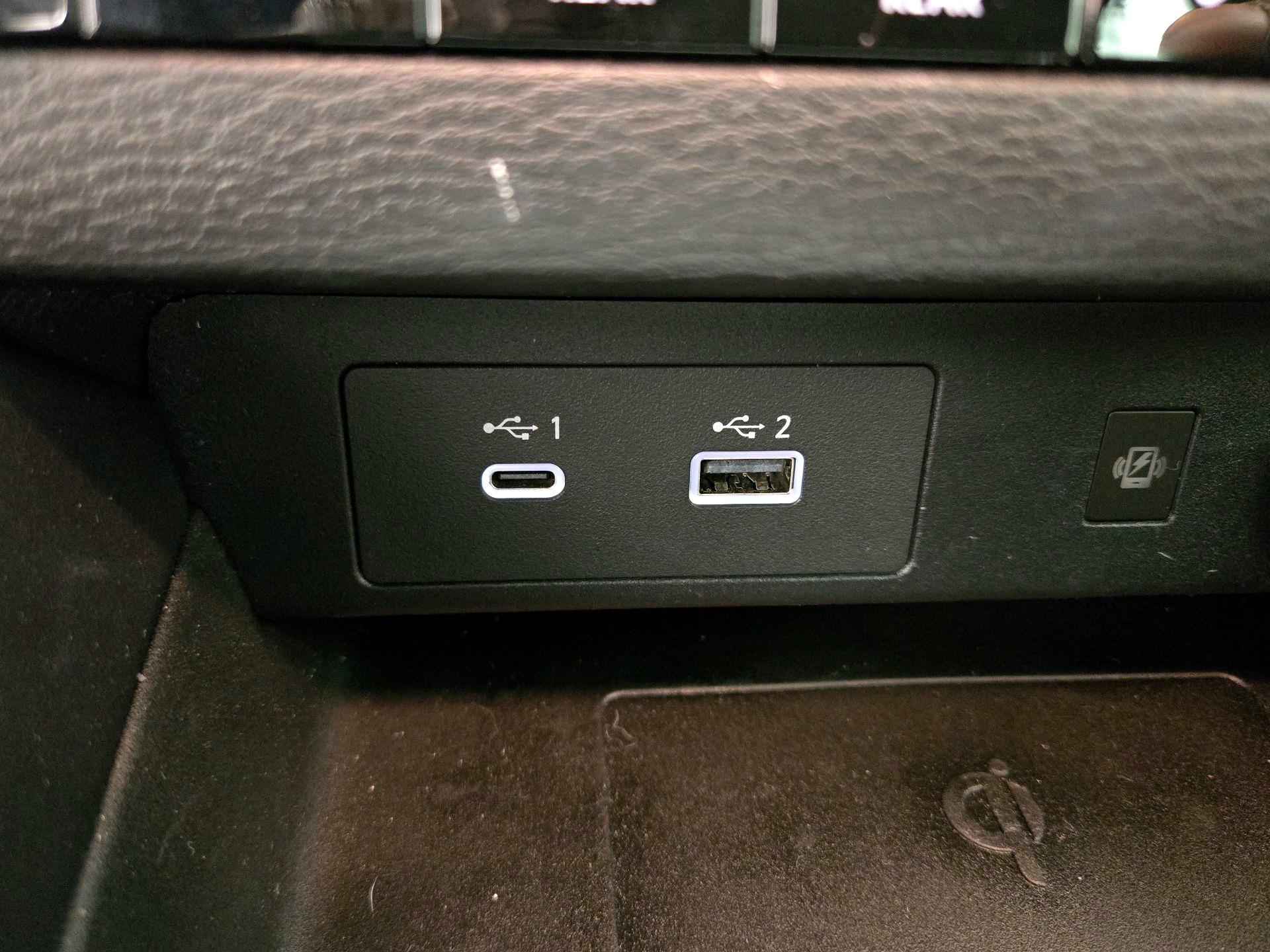 Thumbnail: 2023 Mitsubishi Outlander - 19