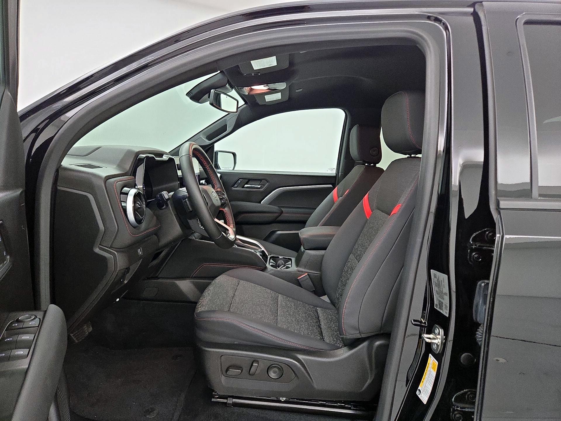 Thumbnail: 2023 Chevrolet Colorado - 11