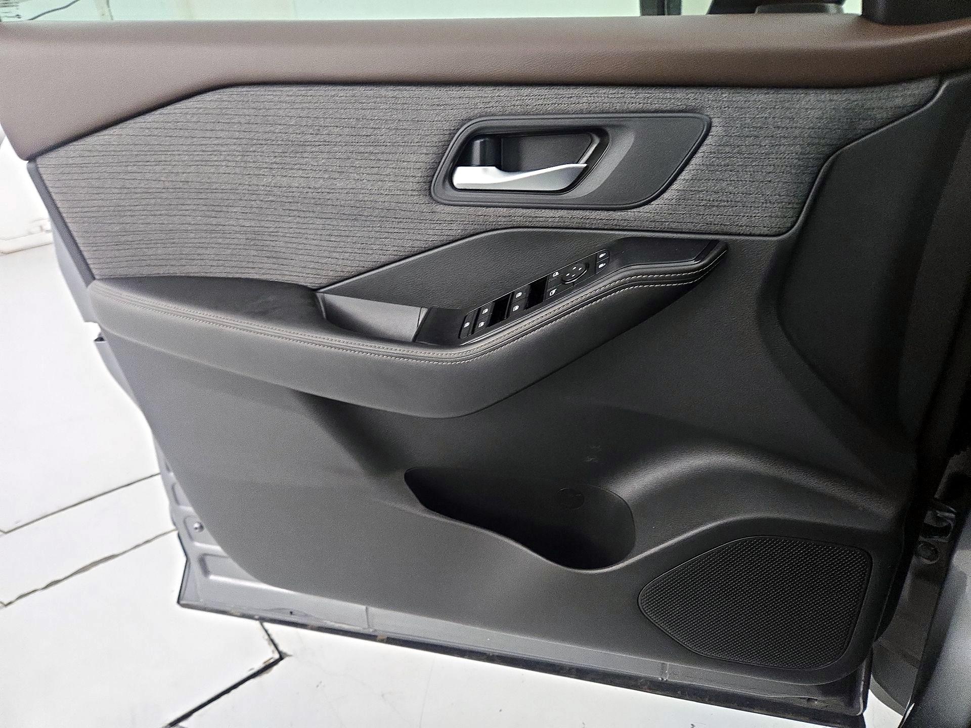 Thumbnail: 2023 Nissan Rogue - 12