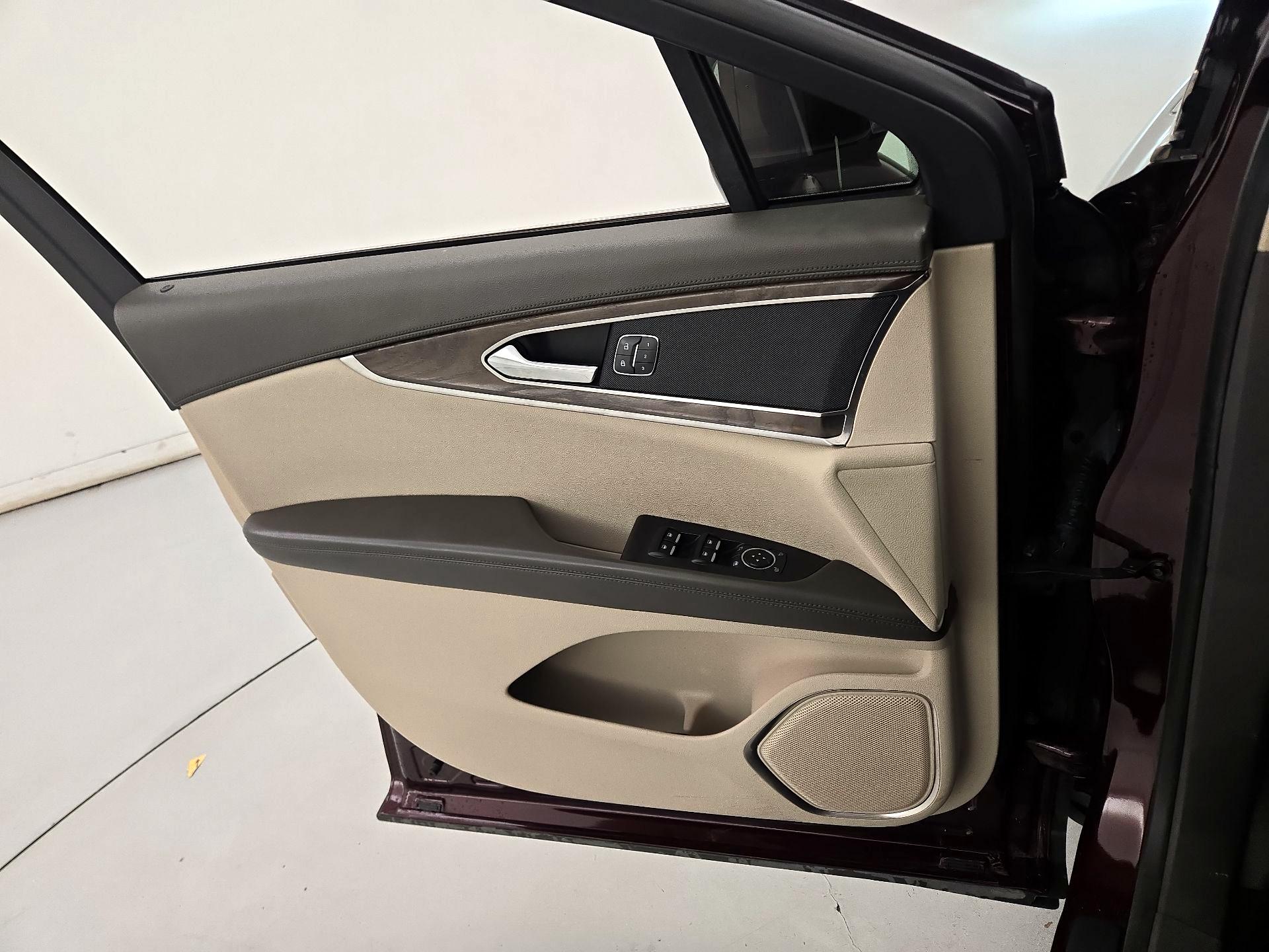 Thumbnail: 2019 Lincoln Nautilus - 12