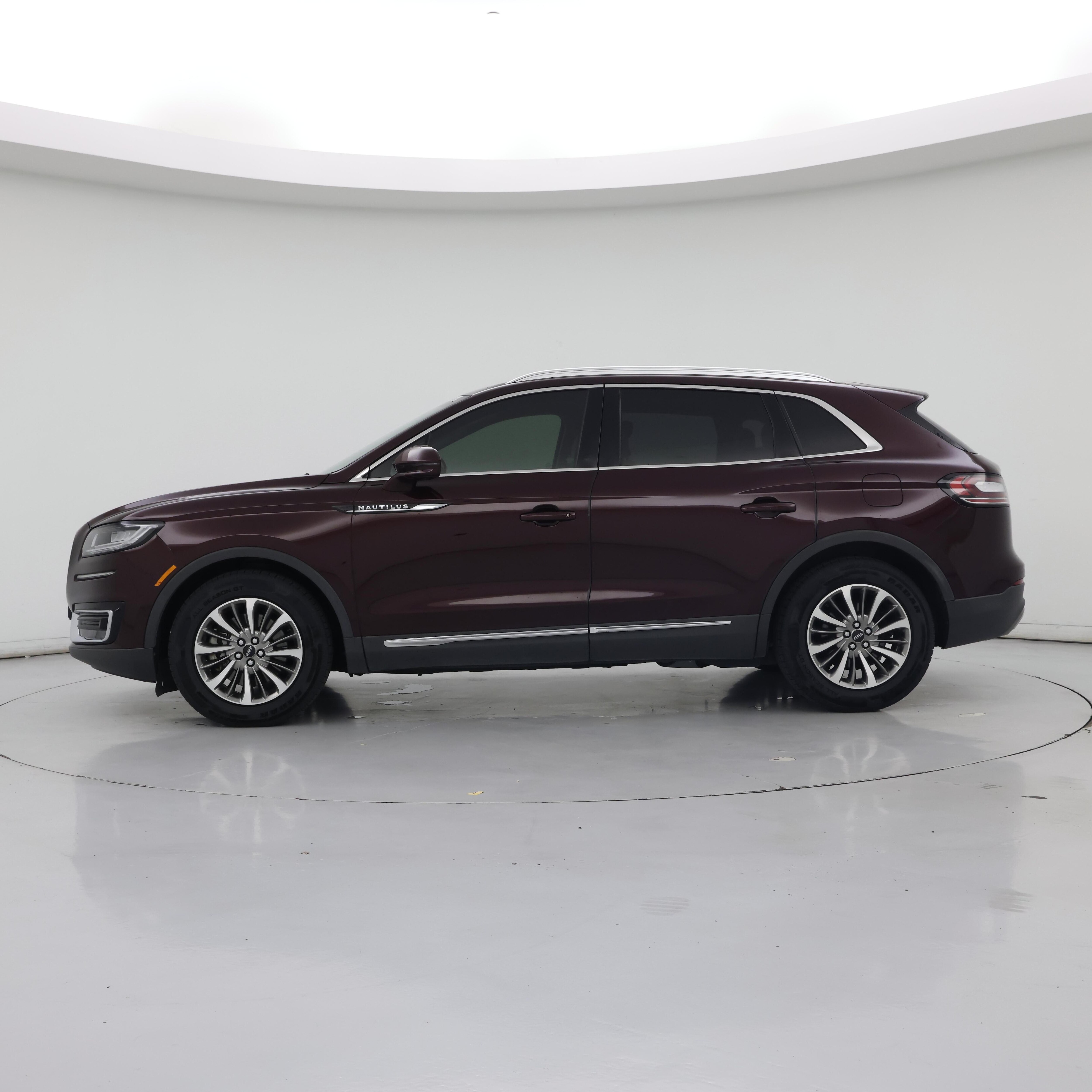 Thumbnail: 2019 Lincoln Nautilus - 3