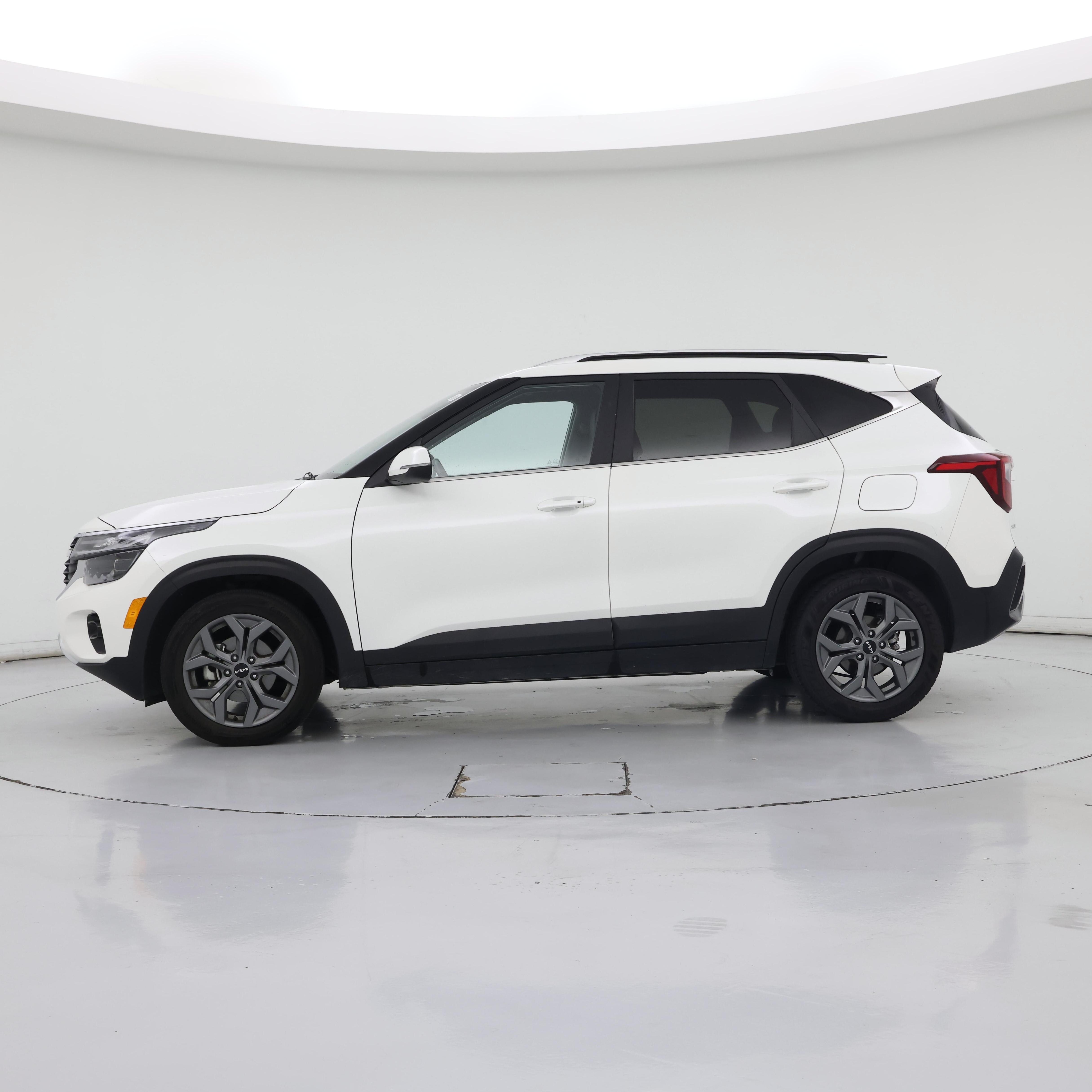 Thumbnail: 2024 Kia Seltos - 3