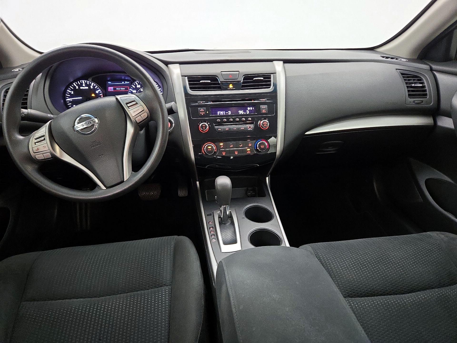 Thumbnail: 2015 Nissan Altima - 9