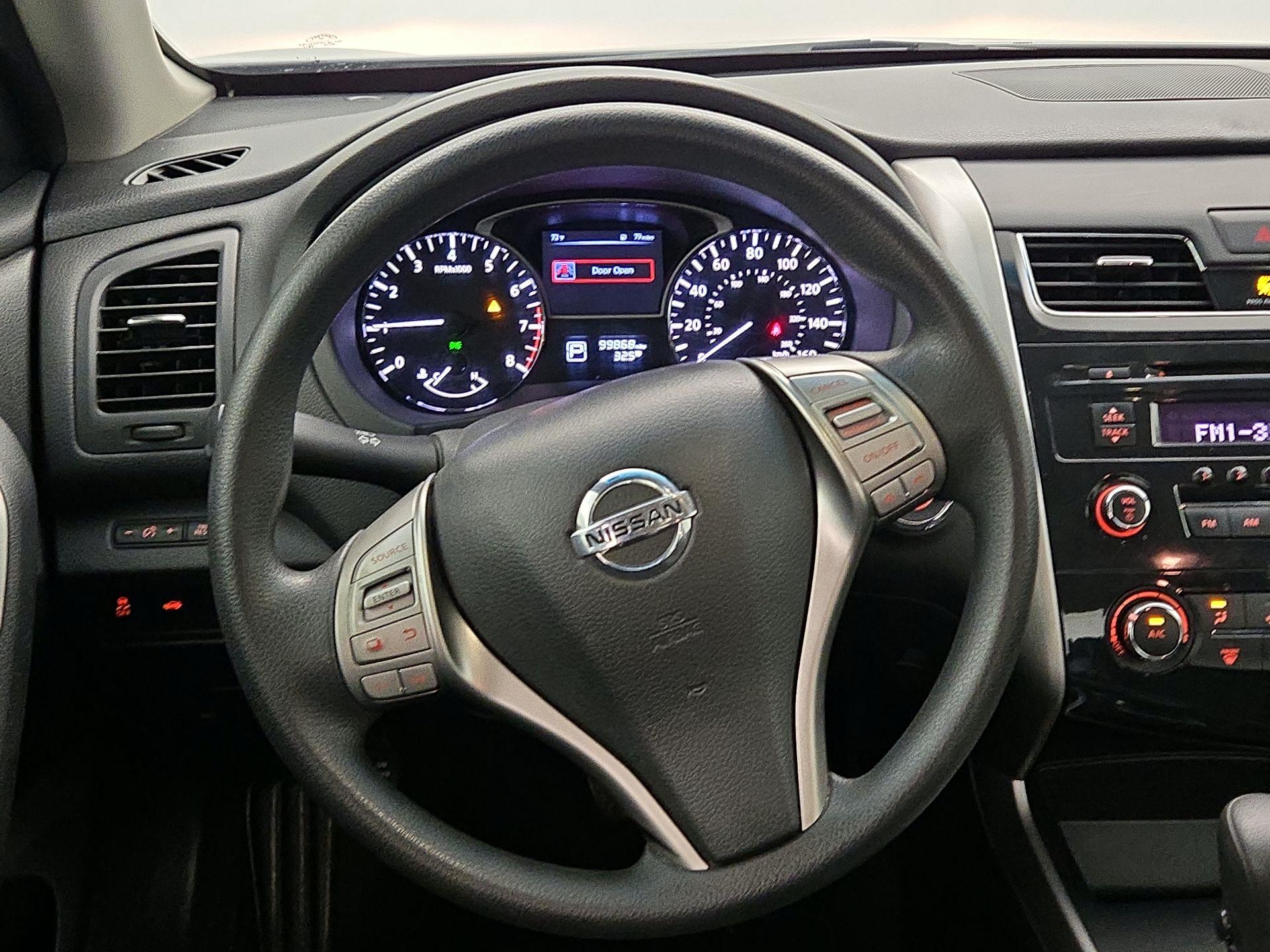 Thumbnail: 2015 Nissan Altima - 10