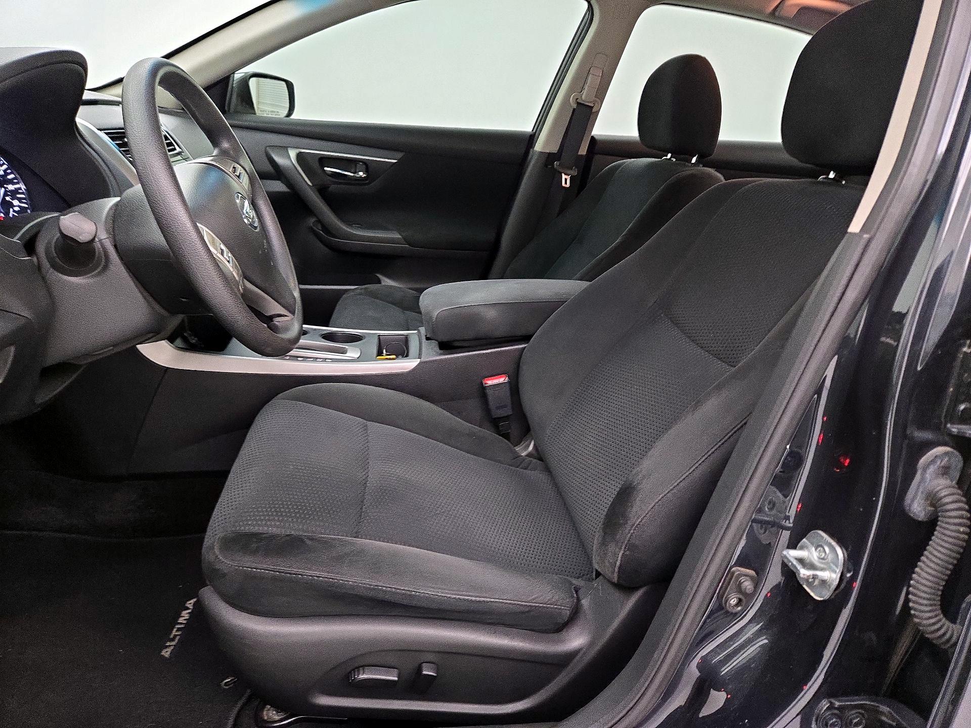 Thumbnail: 2015 Nissan Altima - 11