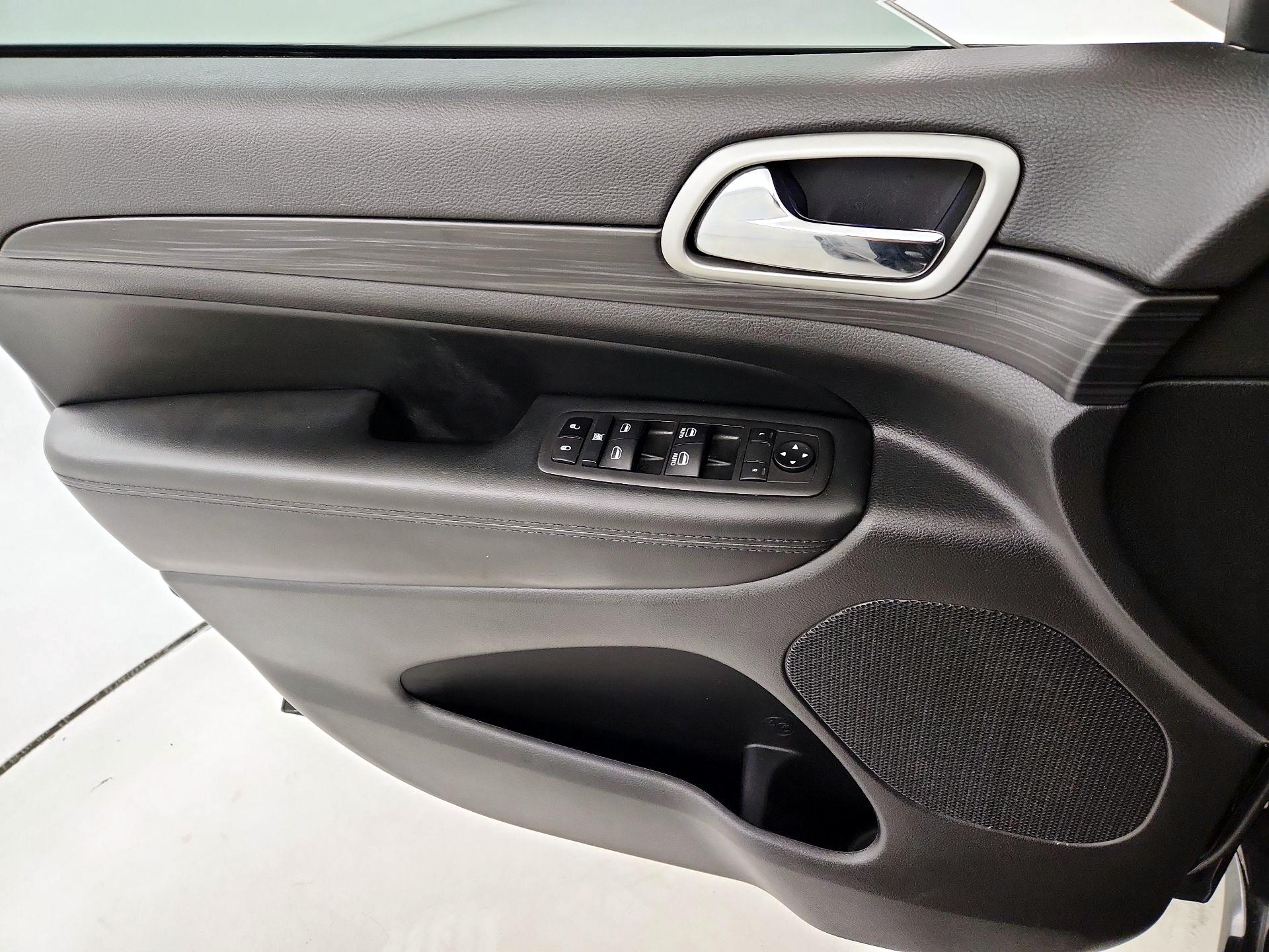 Thumbnail: 2022 Jeep Grand Cherokee - 12