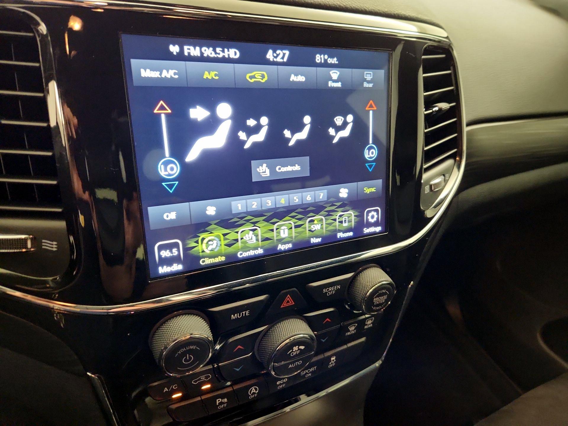 Thumbnail: 2022 Jeep Grand Cherokee - 17