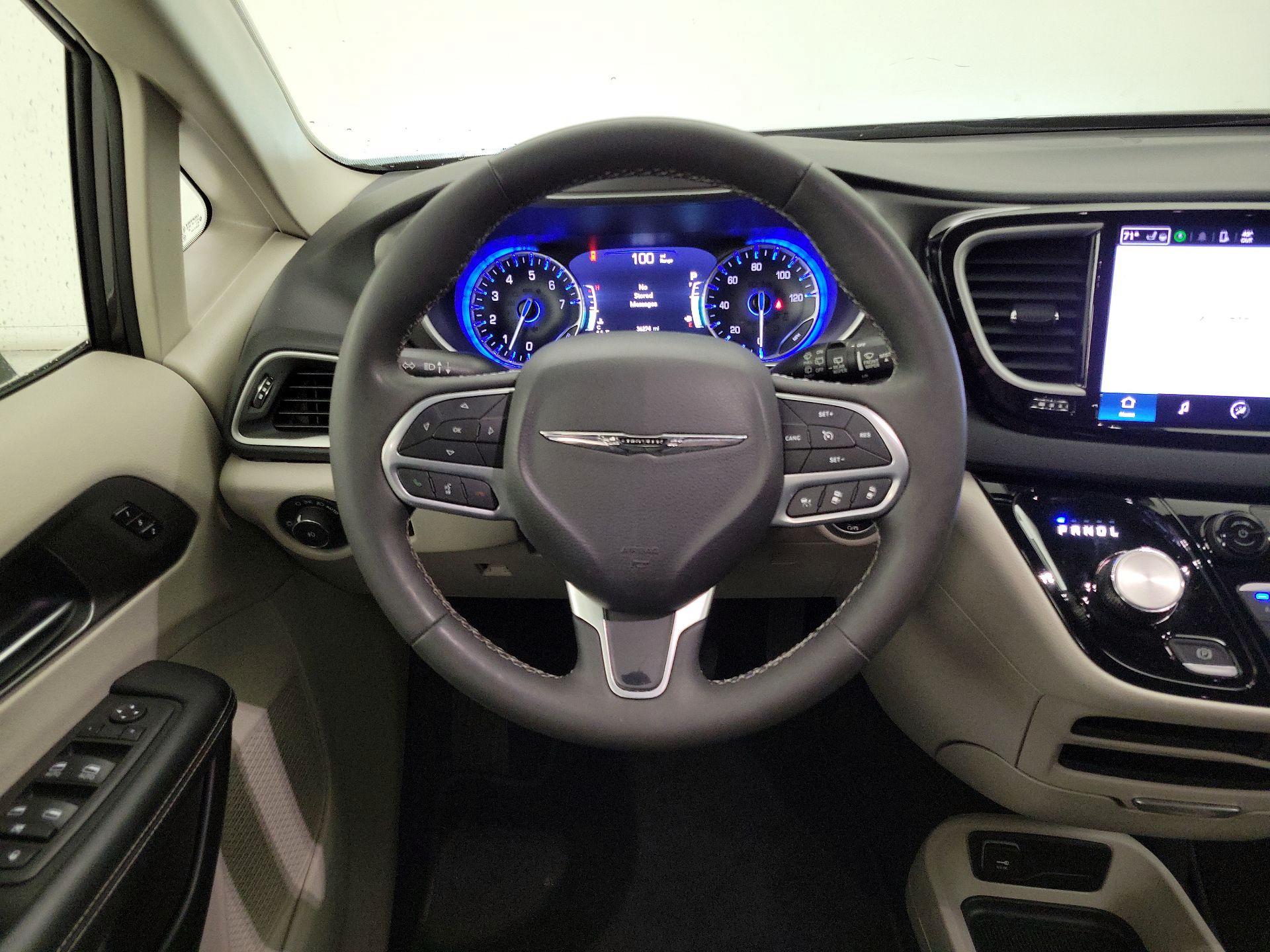 Thumbnail: 2023 Chrysler Pacifica - 10