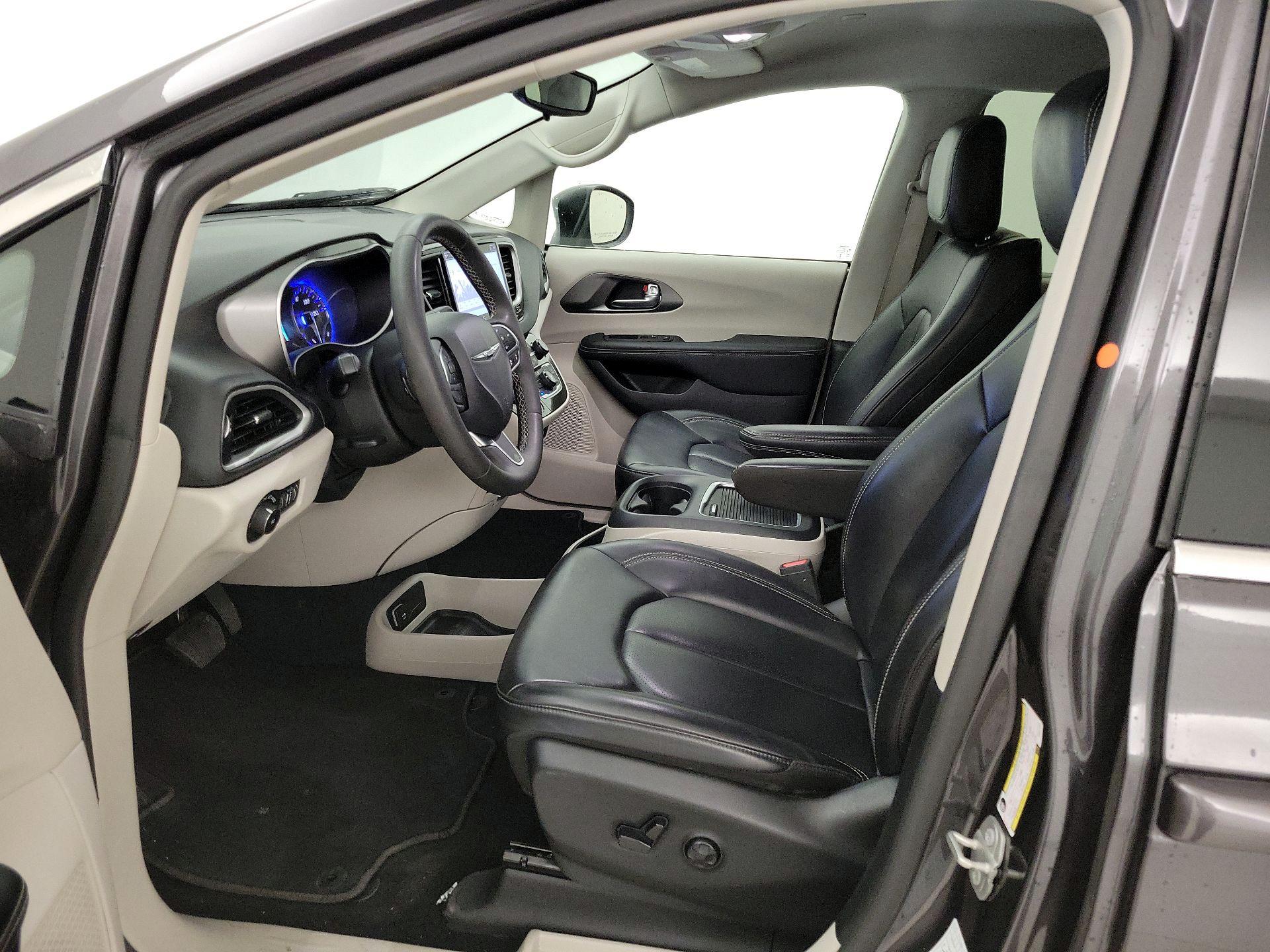 Thumbnail: 2023 Chrysler Pacifica - 11