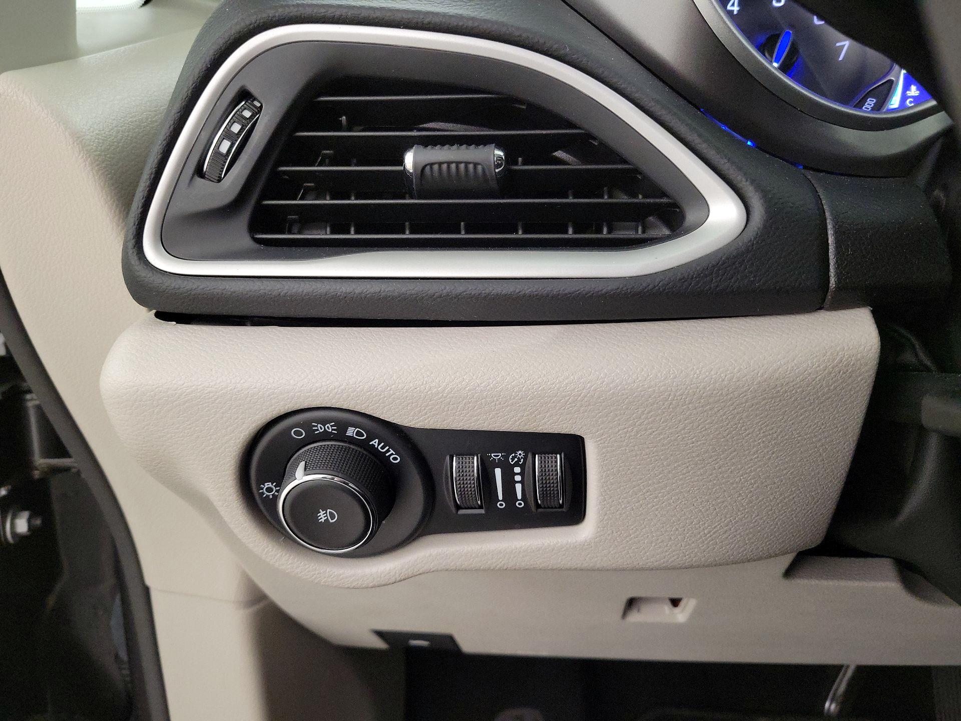 Thumbnail: 2023 Chrysler Pacifica - 13