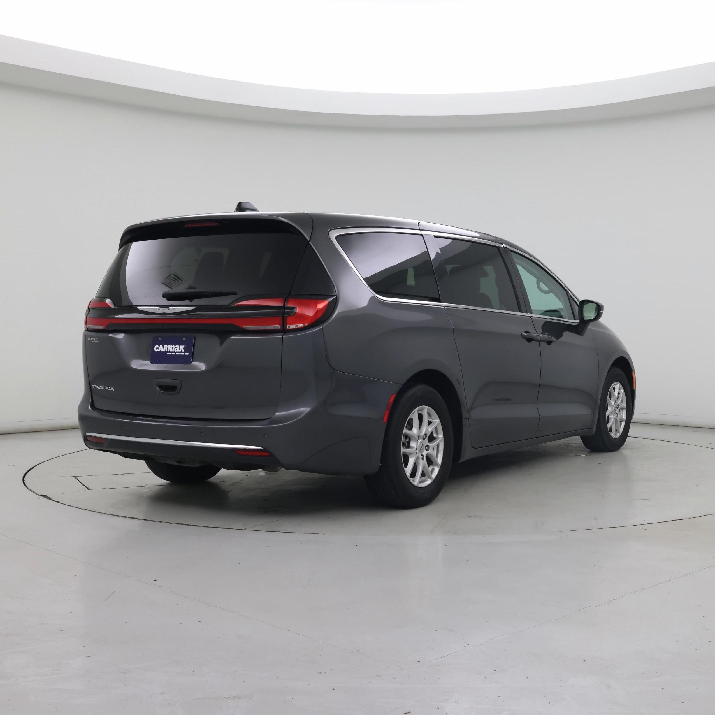 Thumbnail: 2023 Chrysler Pacifica - 8