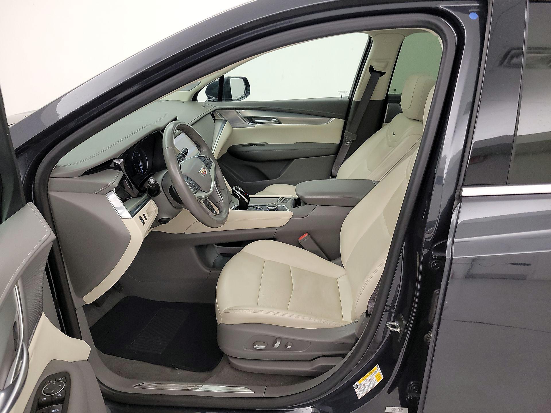 Thumbnail: 2023 Cadillac XT5 - 11