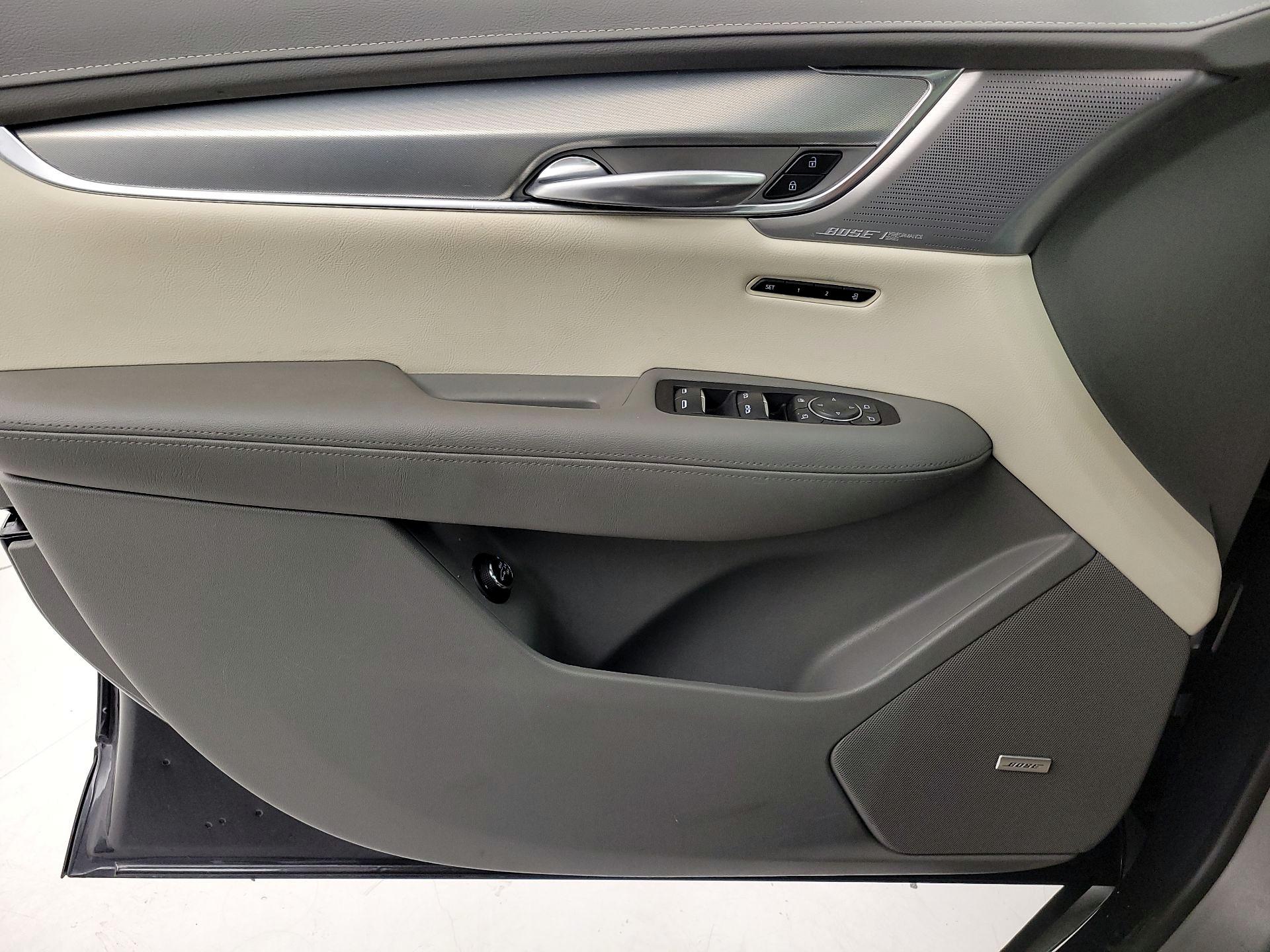 Thumbnail: 2023 Cadillac XT5 - 12