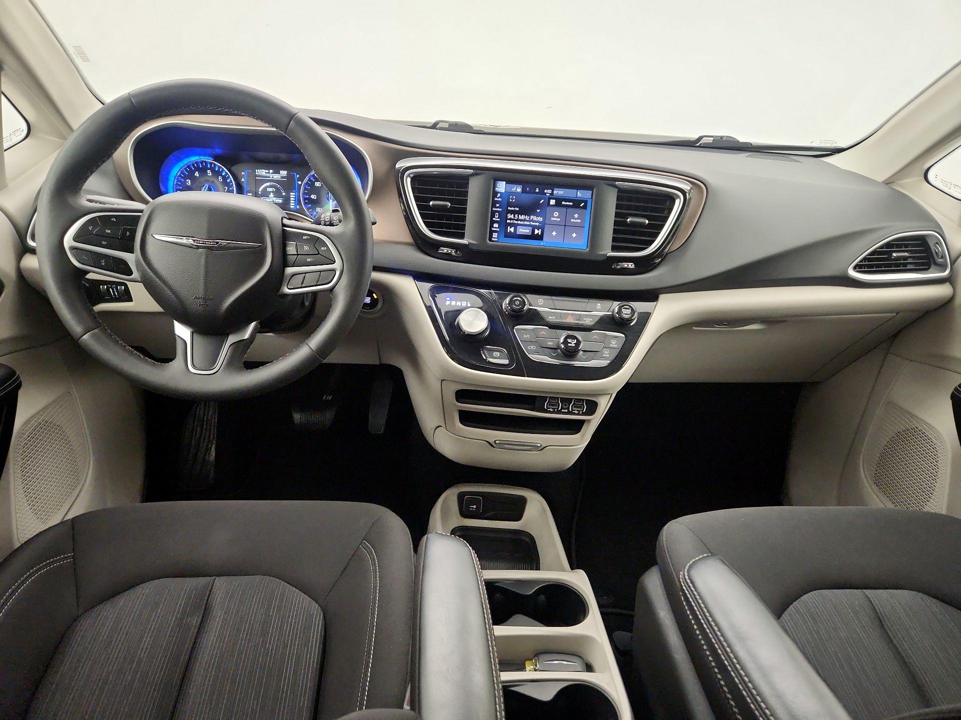 Thumbnail: 2023 Chrysler Voyager - 9