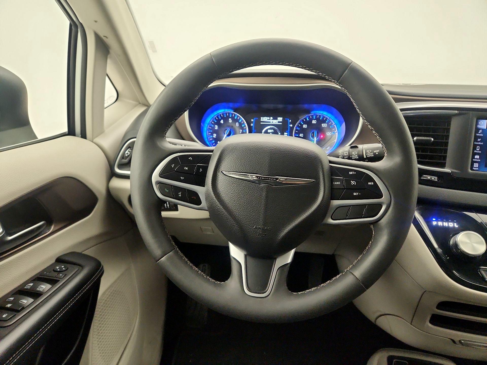 Thumbnail: 2023 Chrysler Voyager - 10