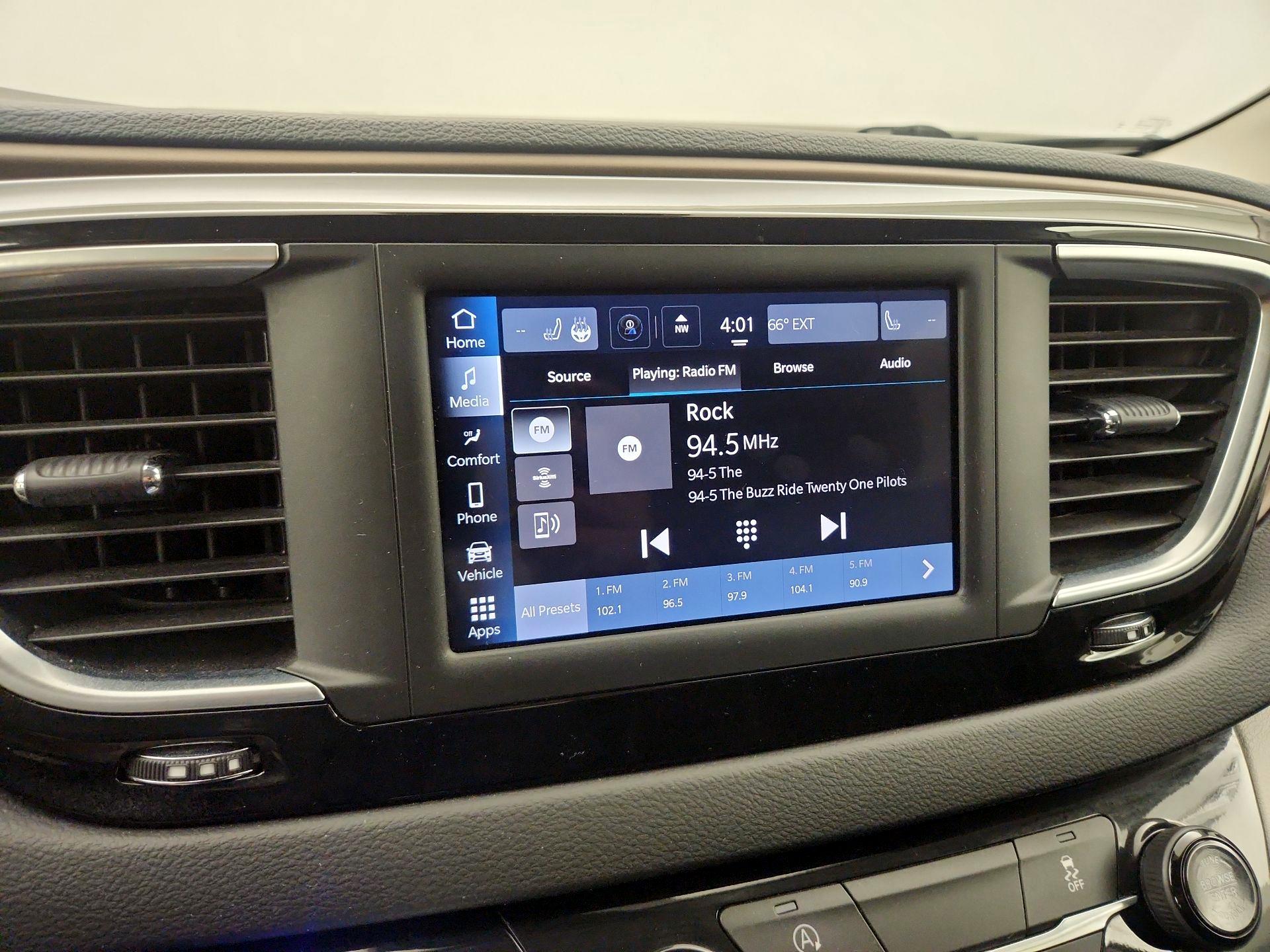 Thumbnail: 2023 Chrysler Voyager - 15