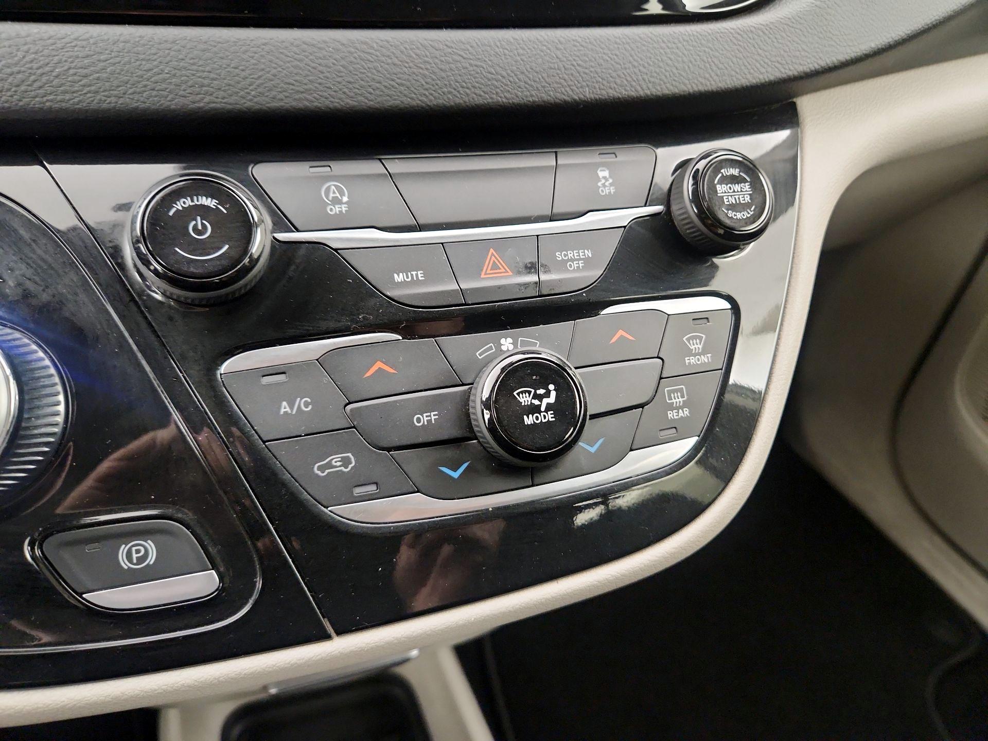 Thumbnail: 2023 Chrysler Voyager - 16