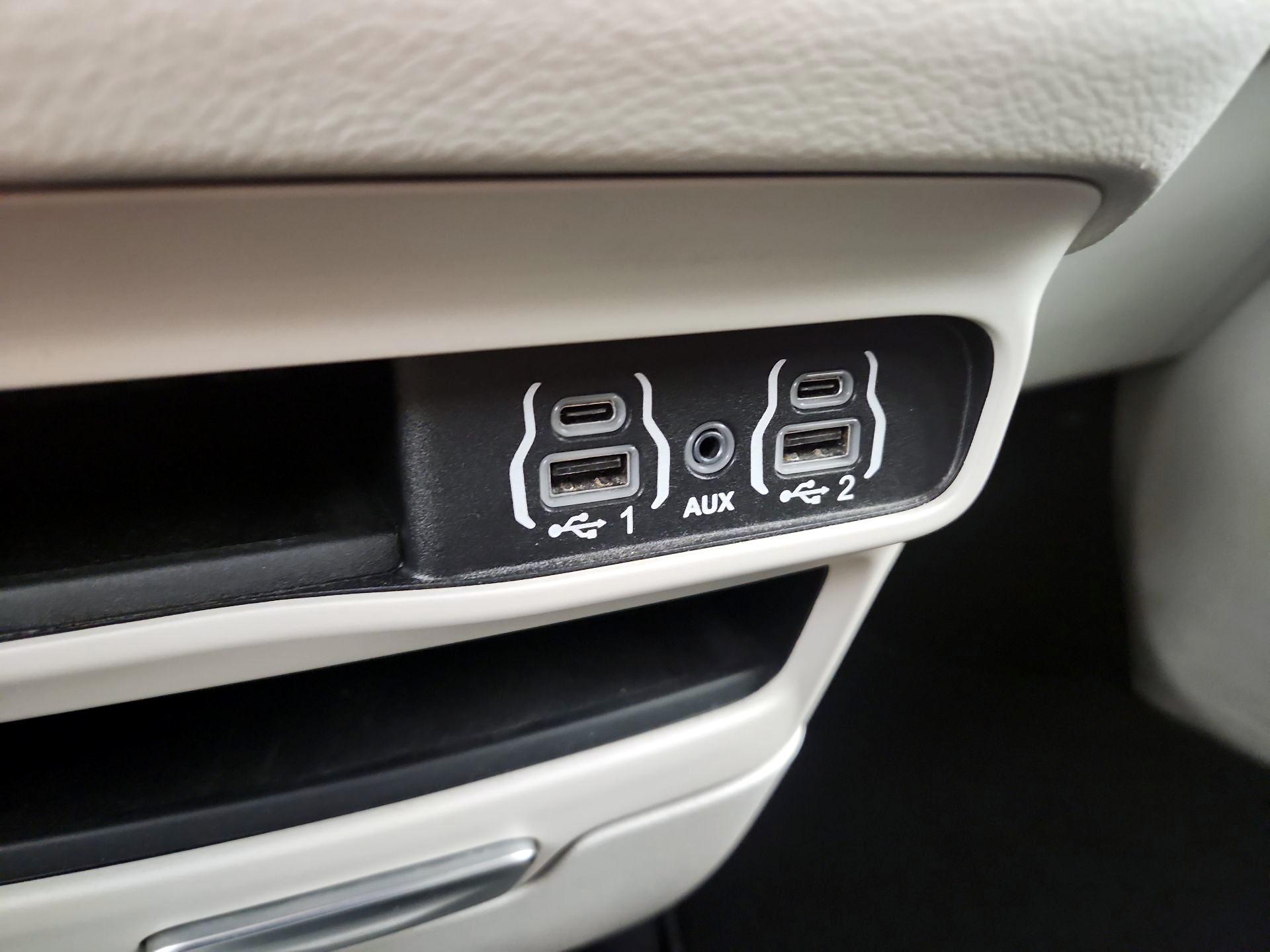 Thumbnail: 2023 Chrysler Voyager - 18