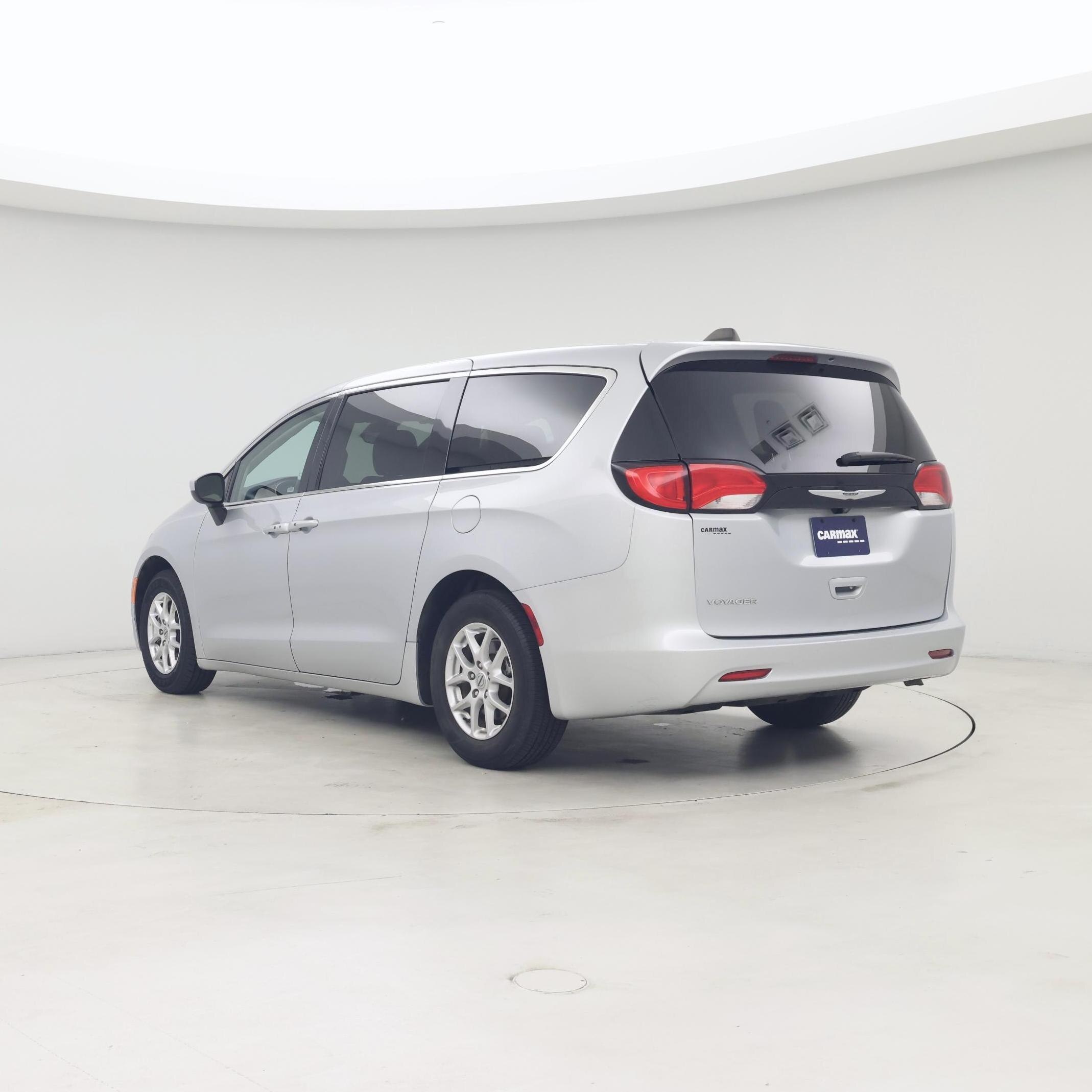 Thumbnail: 2023 Chrysler Voyager - 2