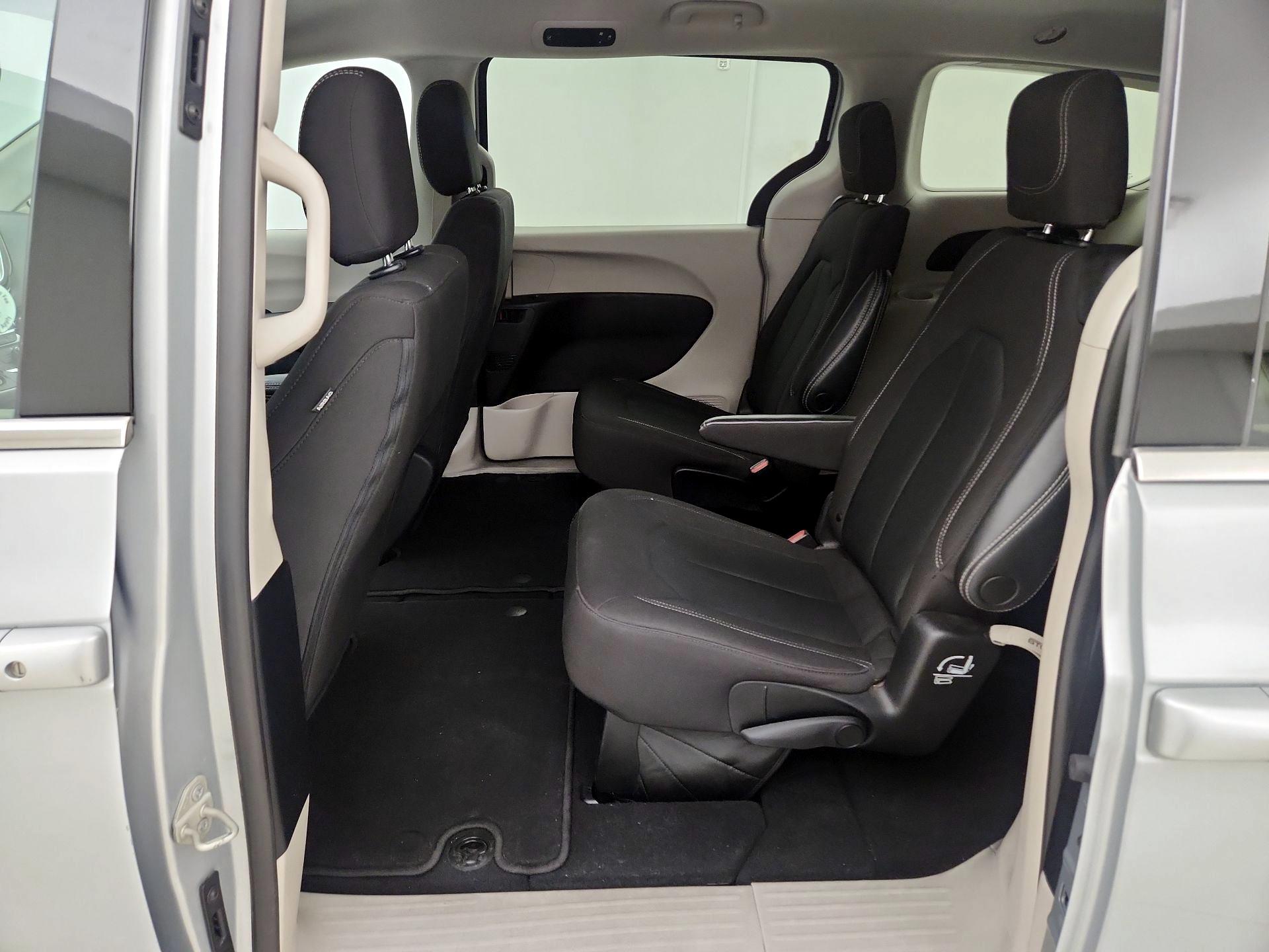 Thumbnail: 2023 Chrysler Voyager - 19