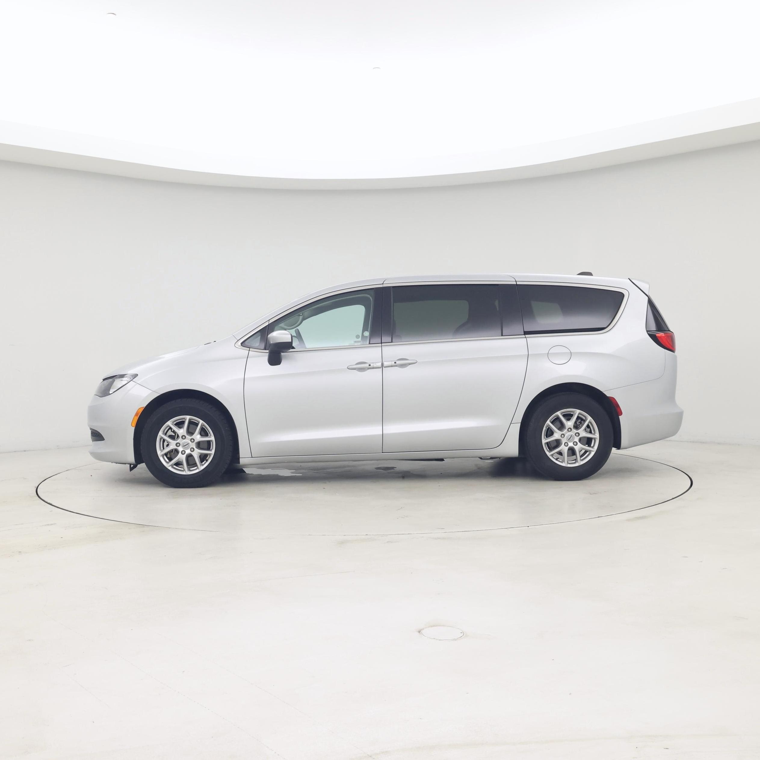 Thumbnail: 2023 Chrysler Voyager - 3