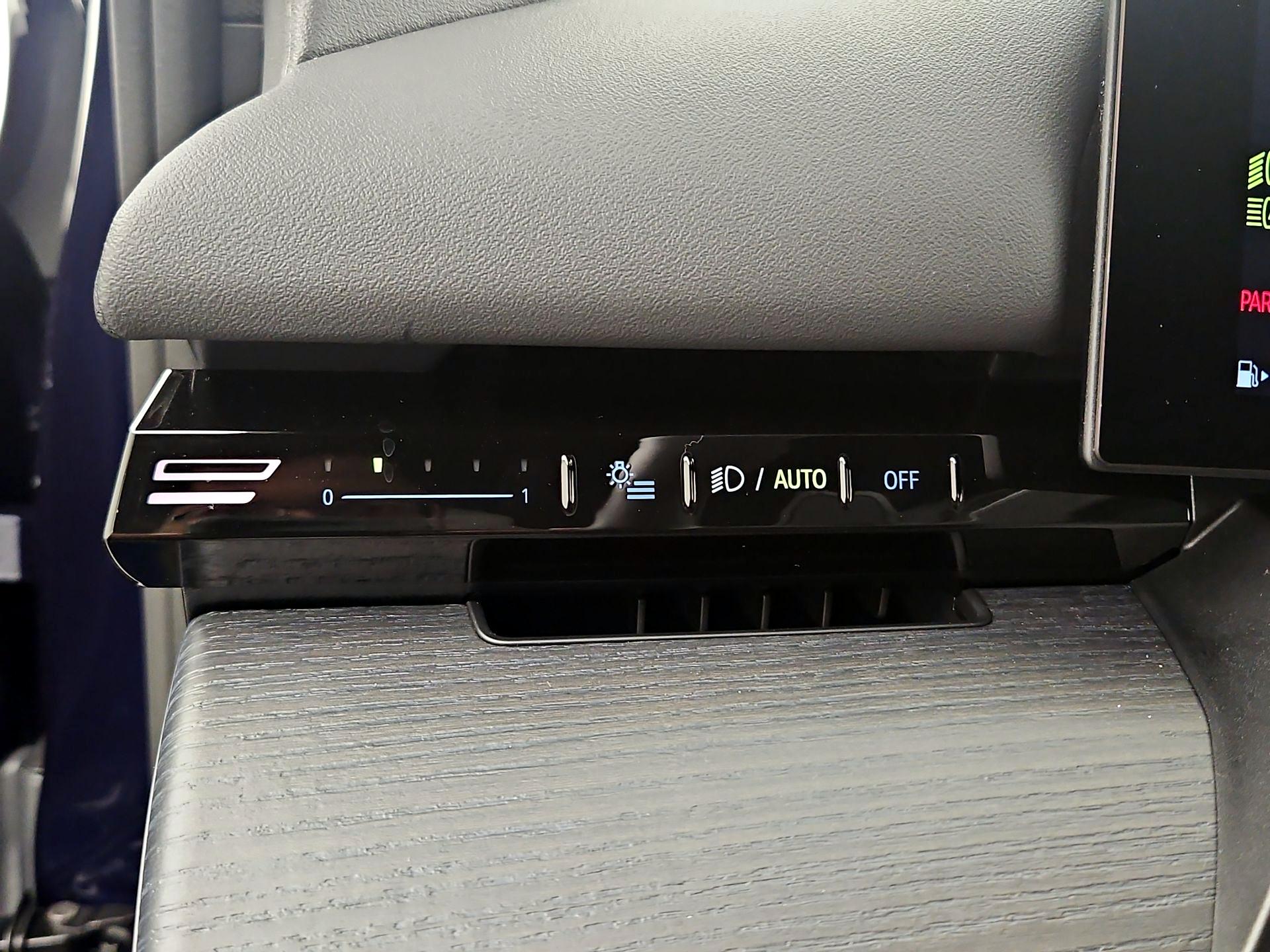 Thumbnail: 2025 BMW 5 Series - 13