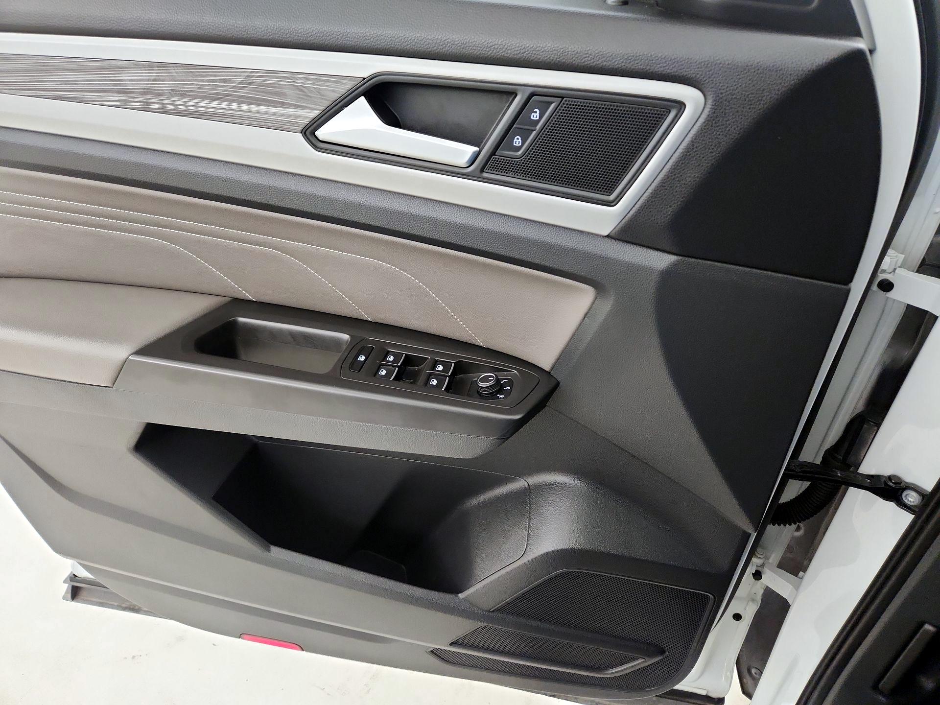 Thumbnail: 2023 Volkswagen Atlas - 12