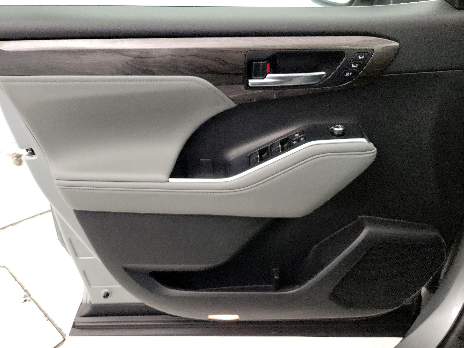 Thumbnail: 2024 Toyota Highlander - 12