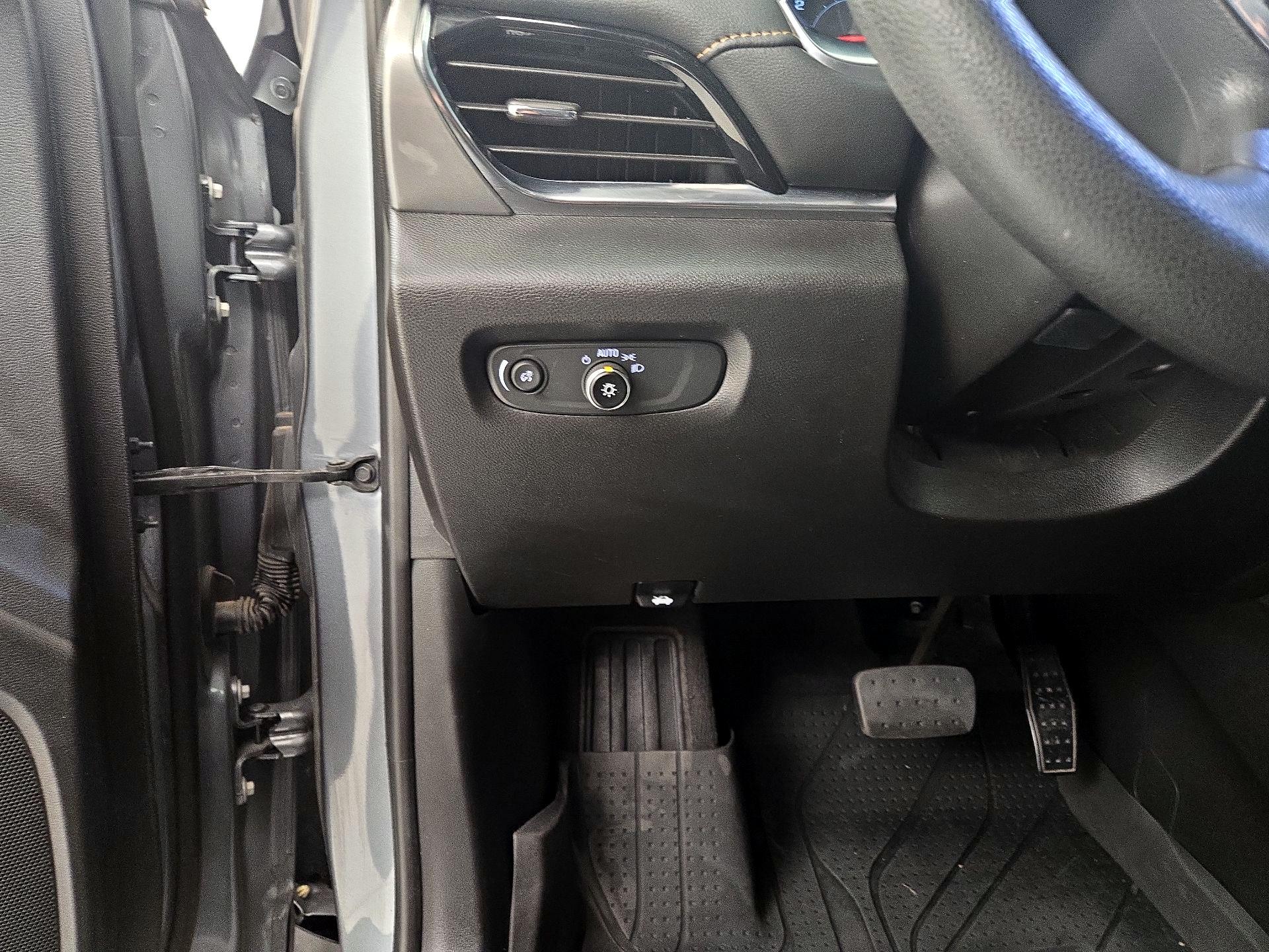 Thumbnail: 2021 Chevrolet Traverse - 13