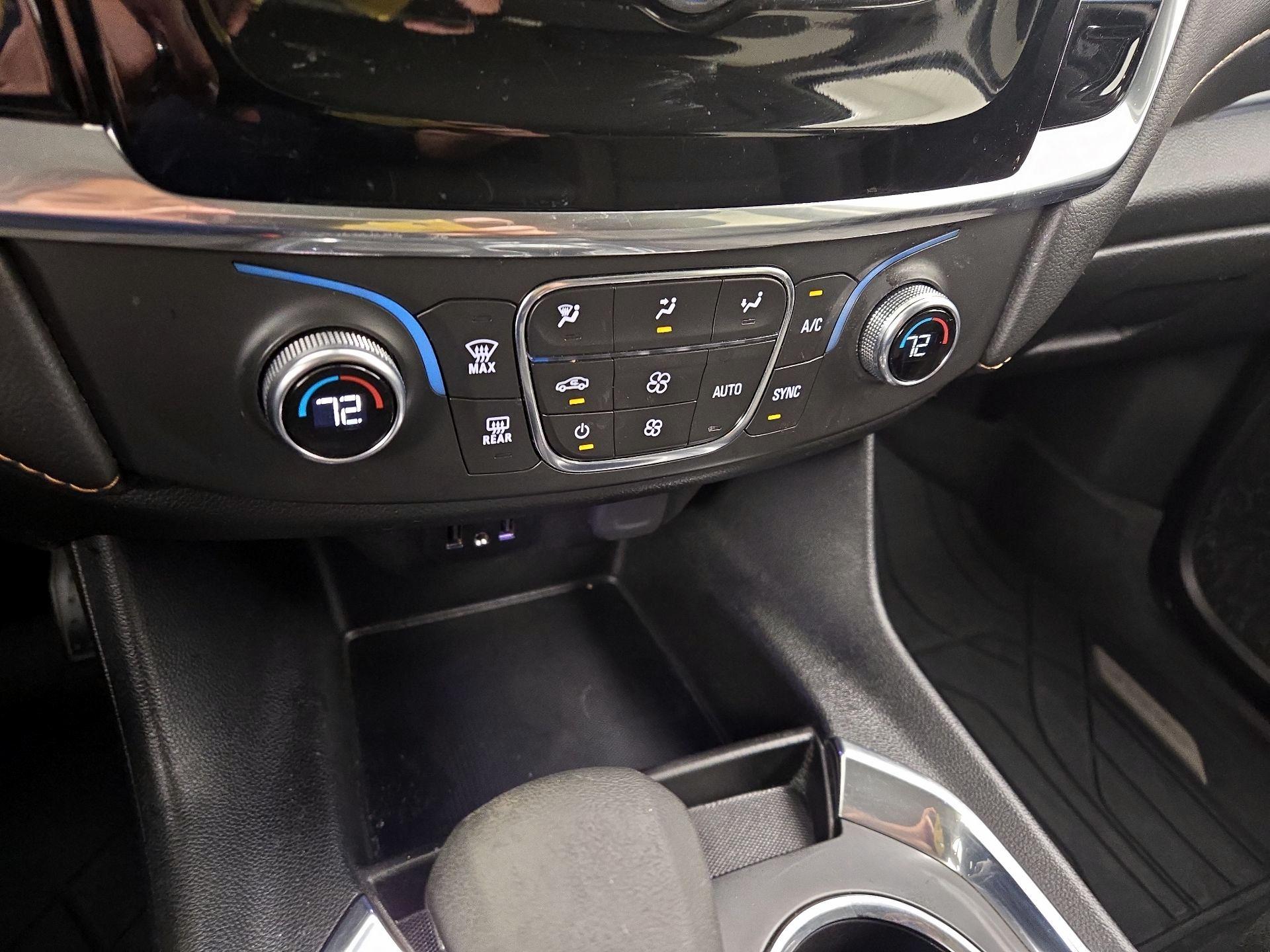 Thumbnail: 2021 Chevrolet Traverse - 16