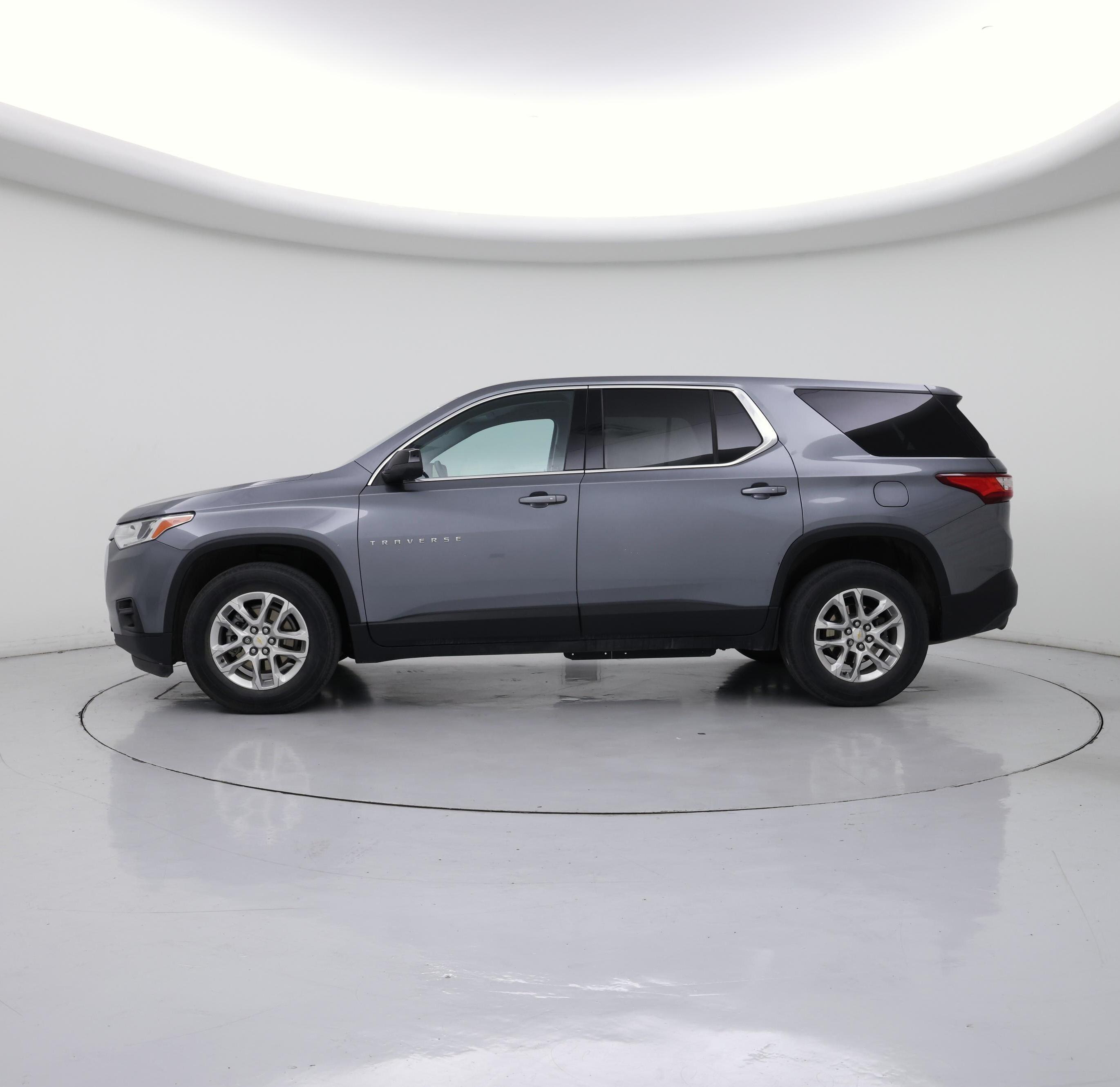 Thumbnail: 2021 Chevrolet Traverse - 3