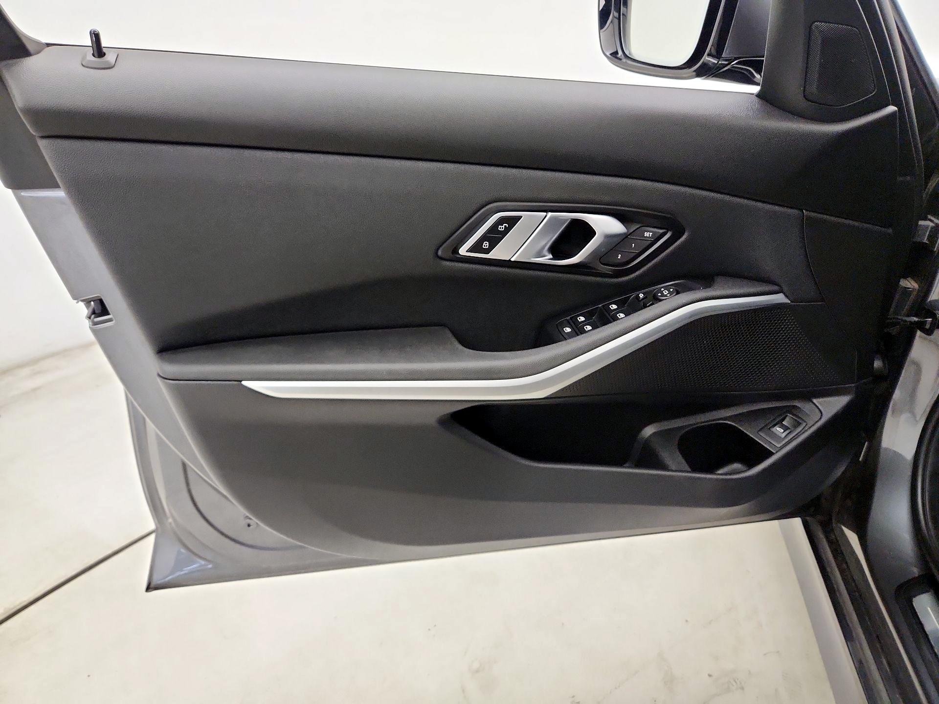 Thumbnail: 2021 BMW 3 Series - 12