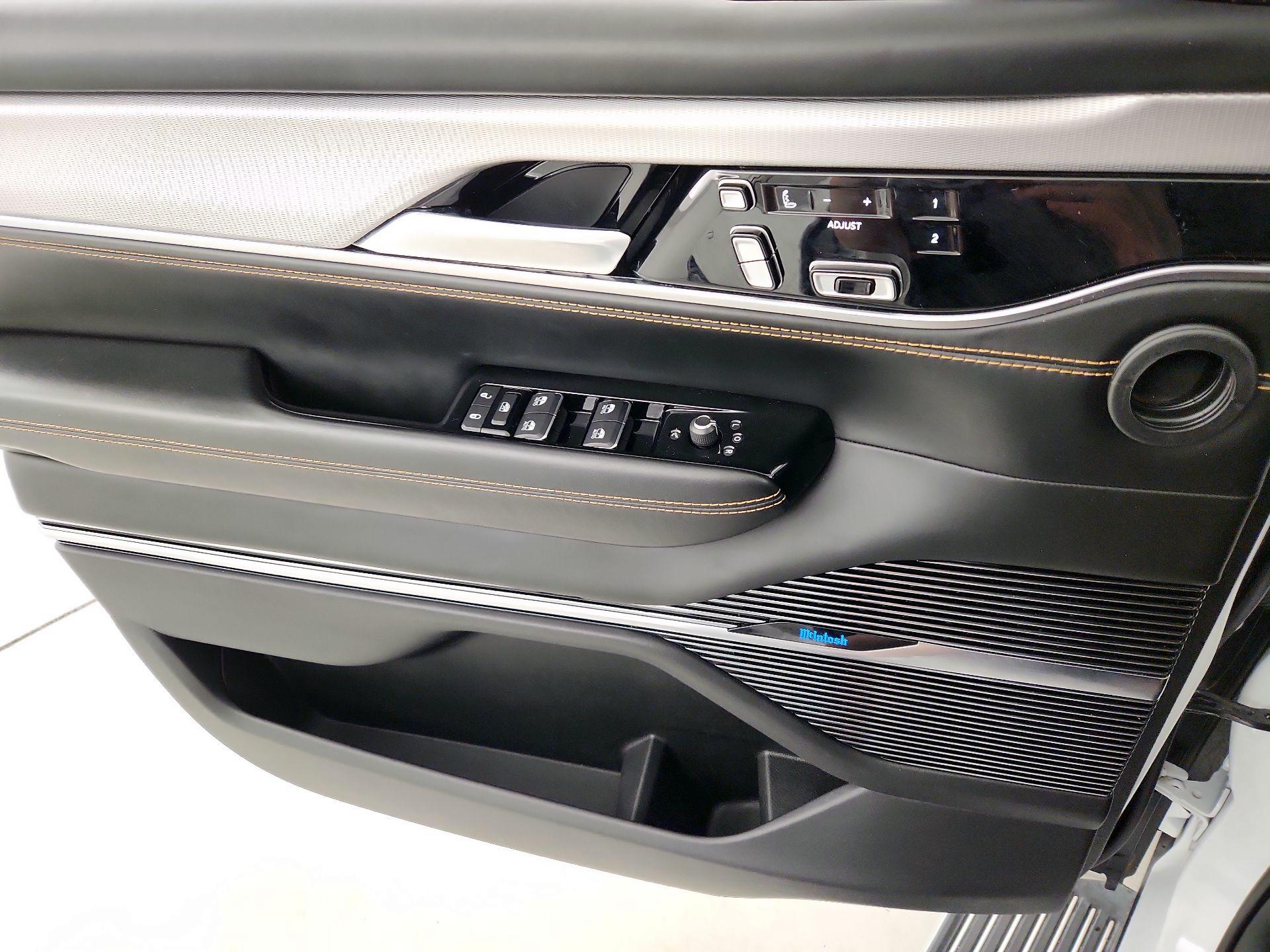 Thumbnail: 2022 Jeep Grand Wagoneer - 12