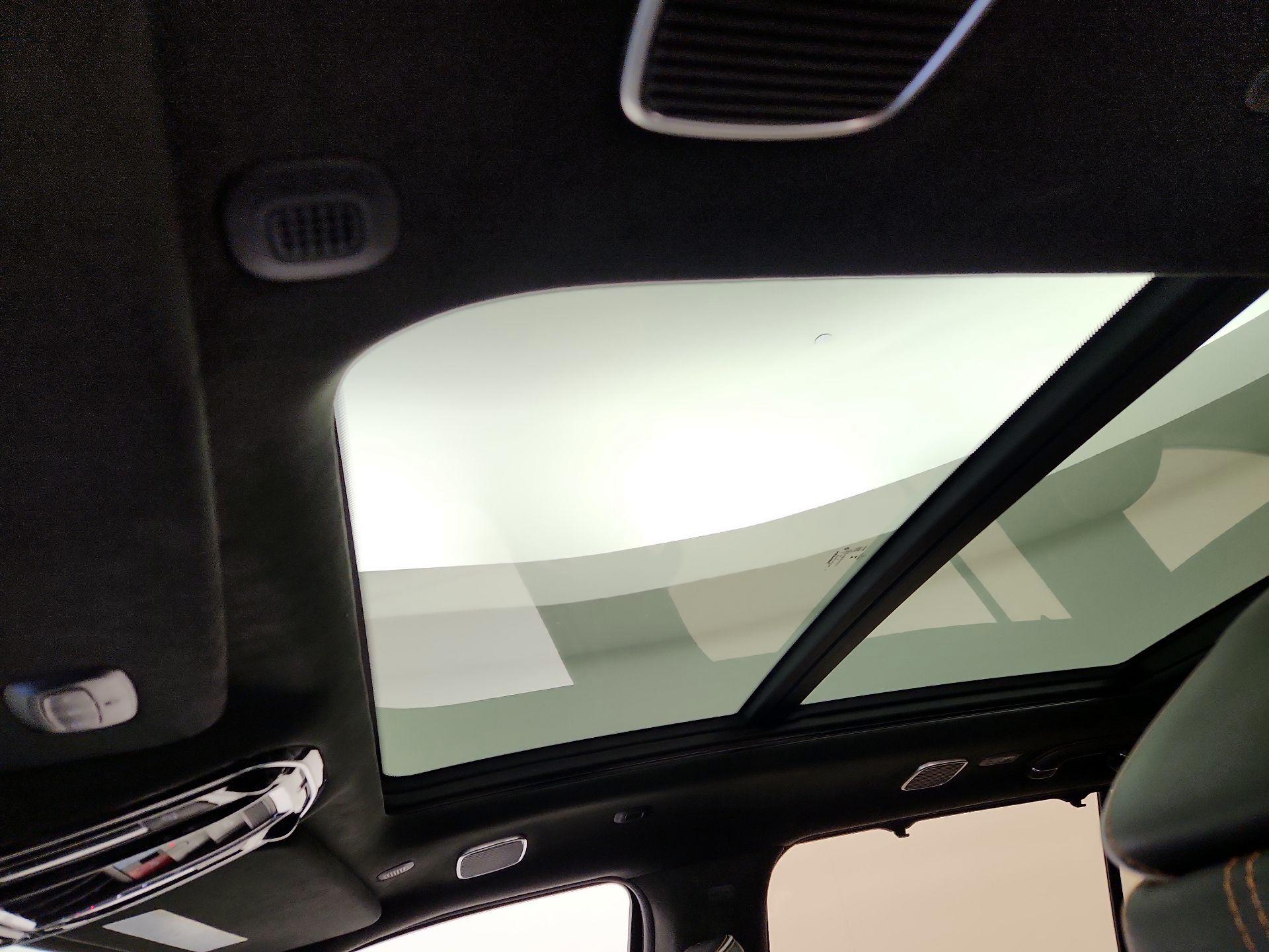 Thumbnail: 2022 Jeep Grand Wagoneer - 20