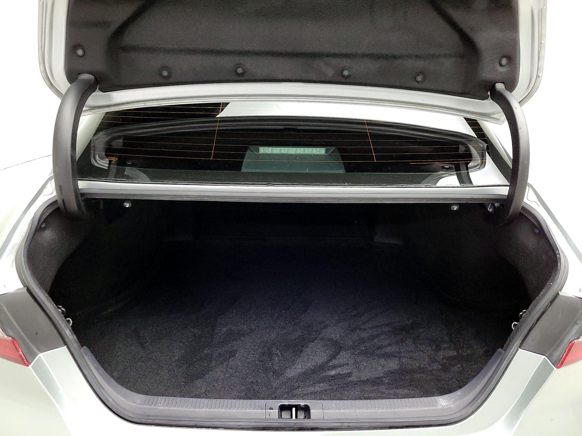 Thumbnail: 2023 Toyota Camry - 20