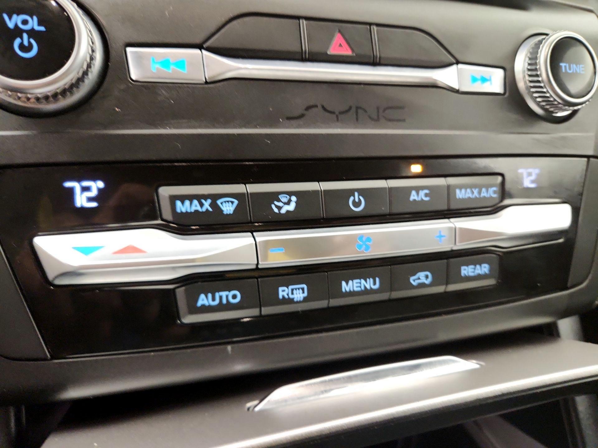 Thumbnail: 2020 Ford Explorer - 16