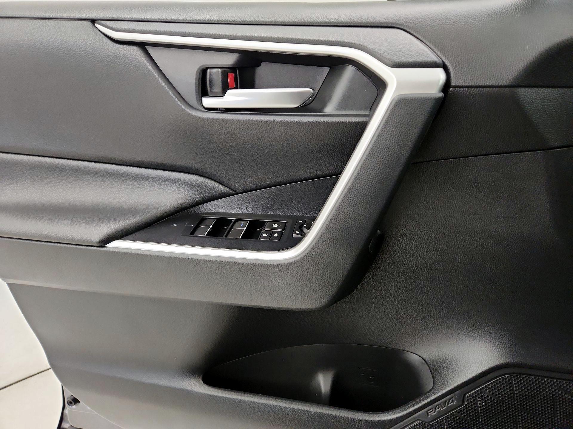 Thumbnail: 2019 Toyota RAV4 - 12