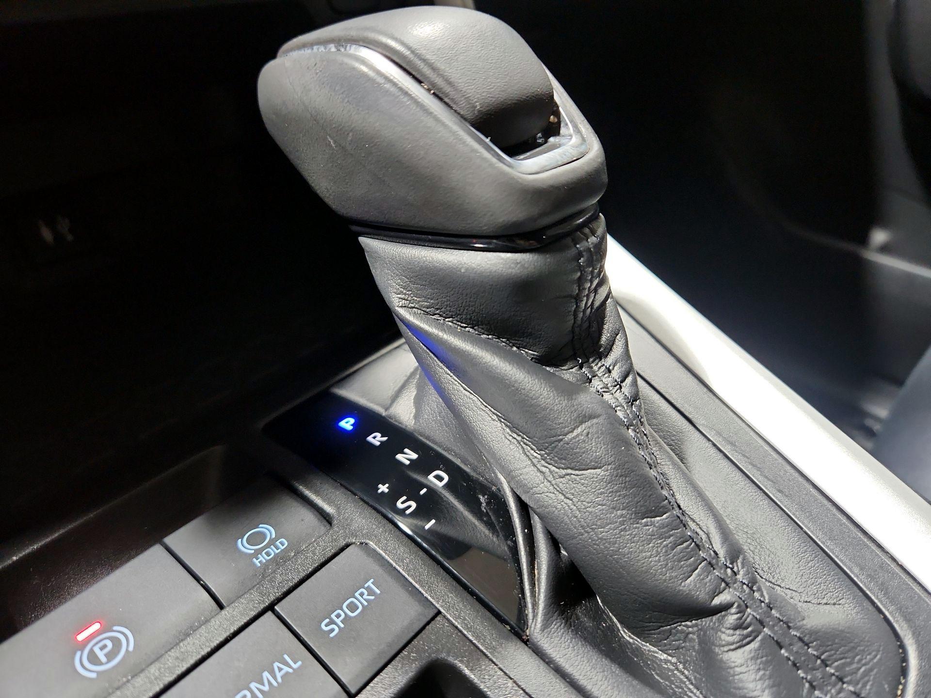 Thumbnail: 2019 Toyota RAV4 - 15