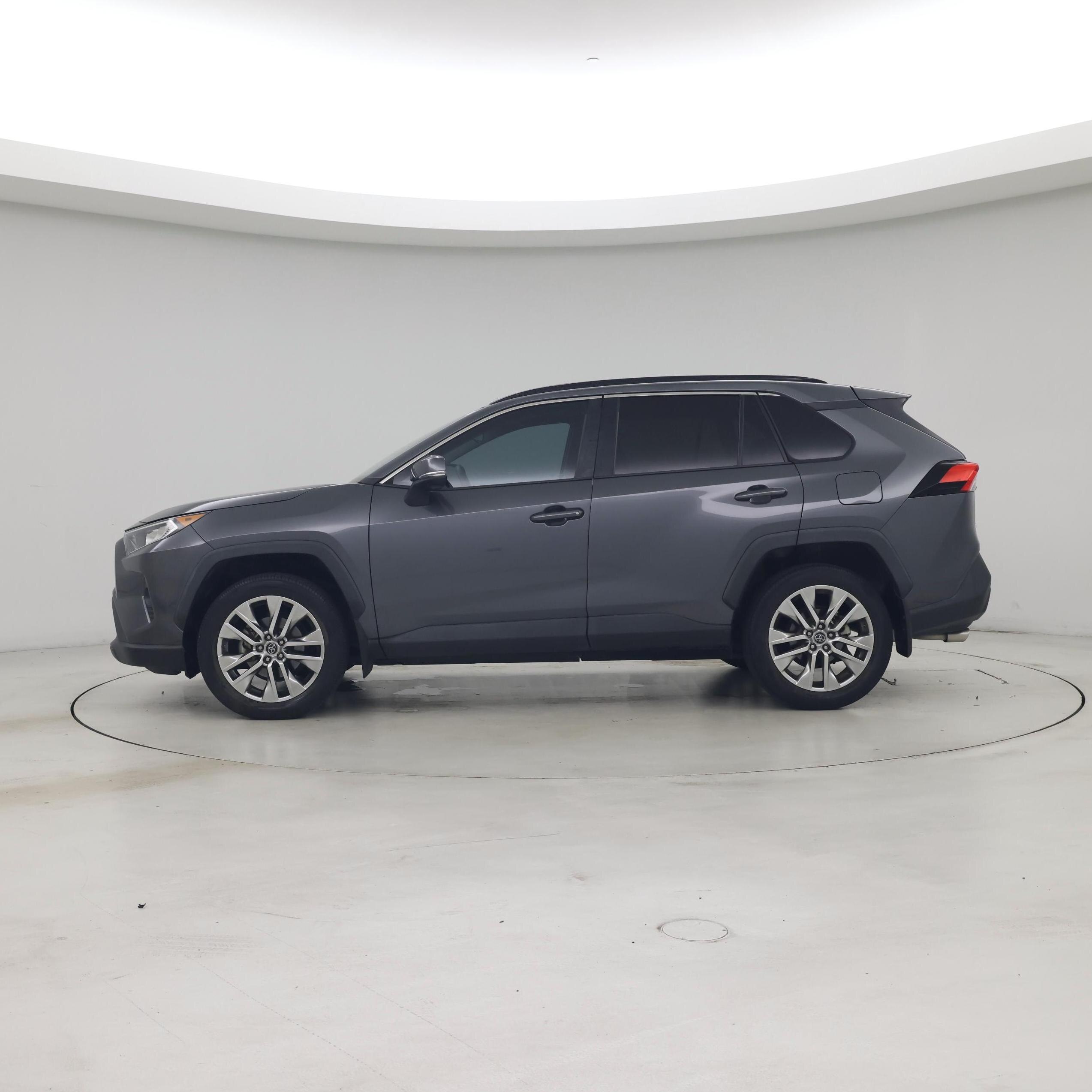Thumbnail: 2019 Toyota RAV4 - 3