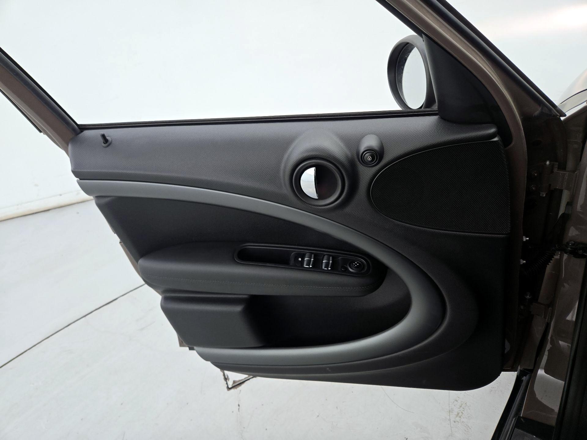 Thumbnail: 2015 MINI Cooper Countryman - 12