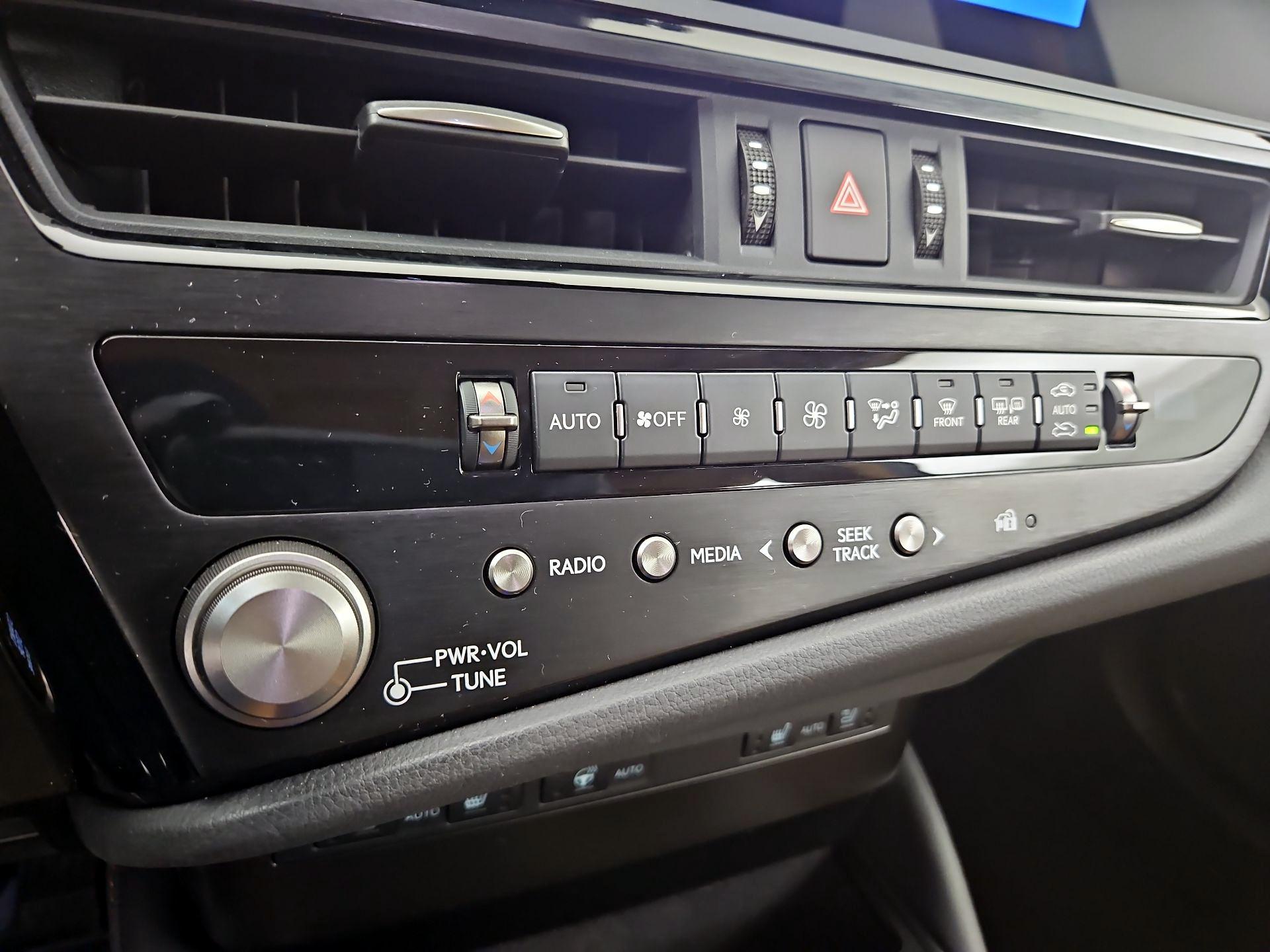 Thumbnail: 2025 Lexus ES - 16