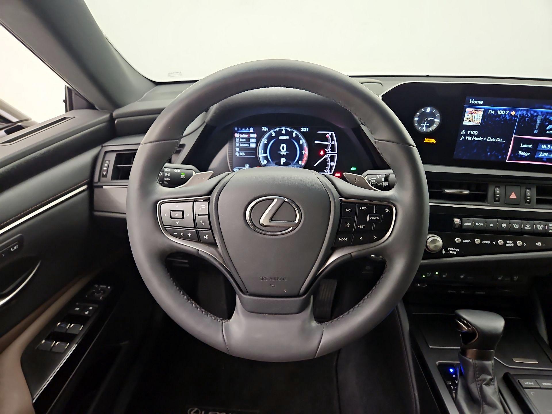 Thumbnail: 2022 Lexus ES - 10