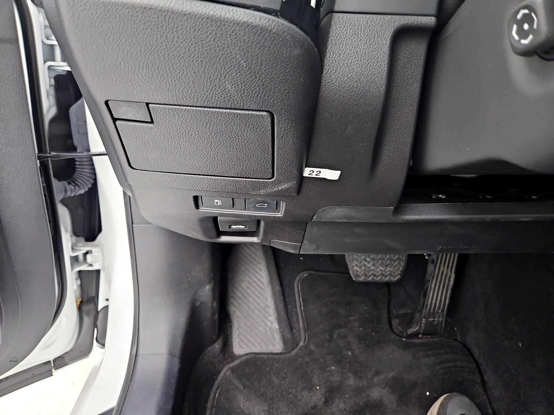 Thumbnail: 2022 Lexus ES - 13