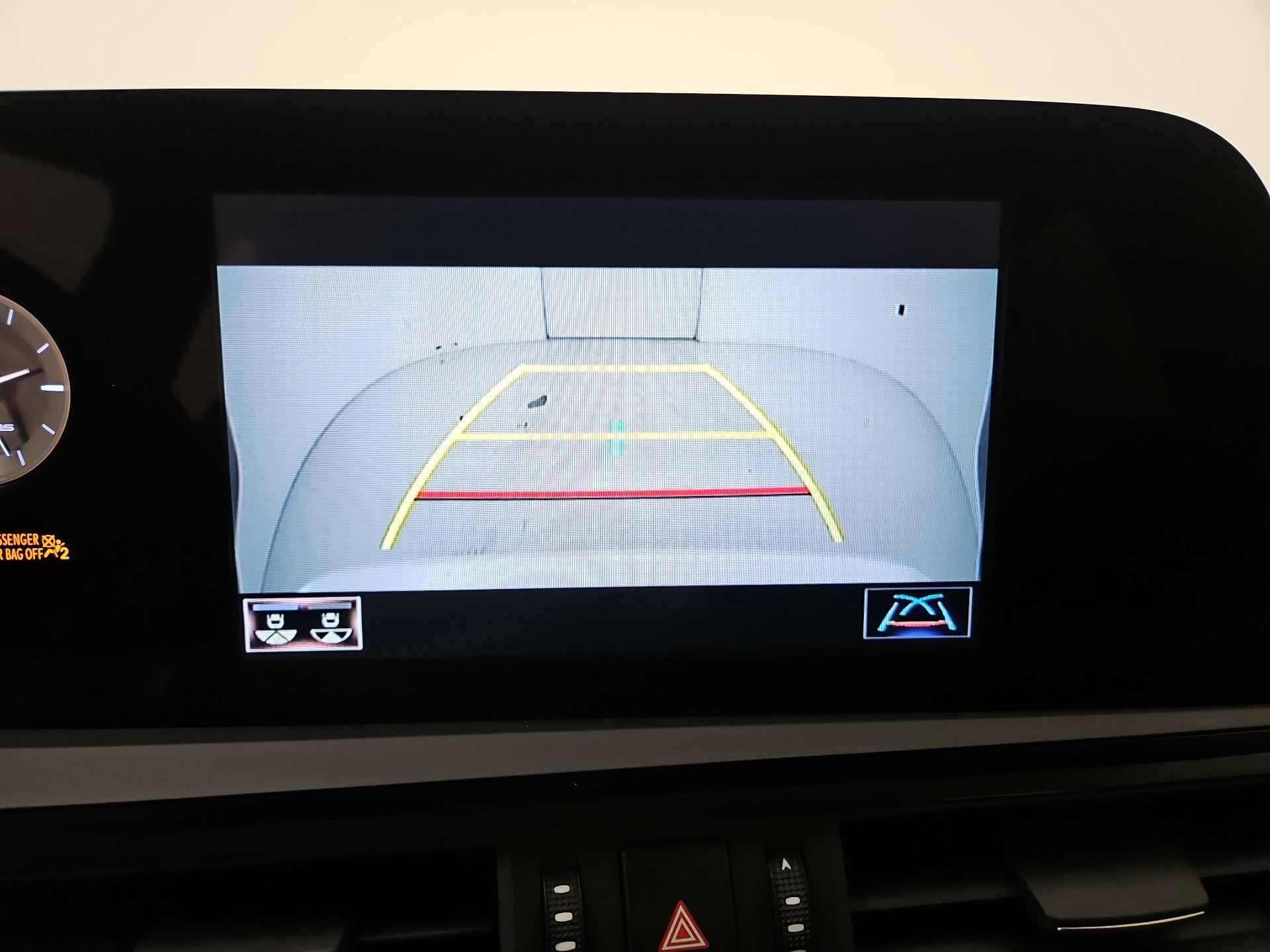 Thumbnail: 2022 Lexus ES - 14